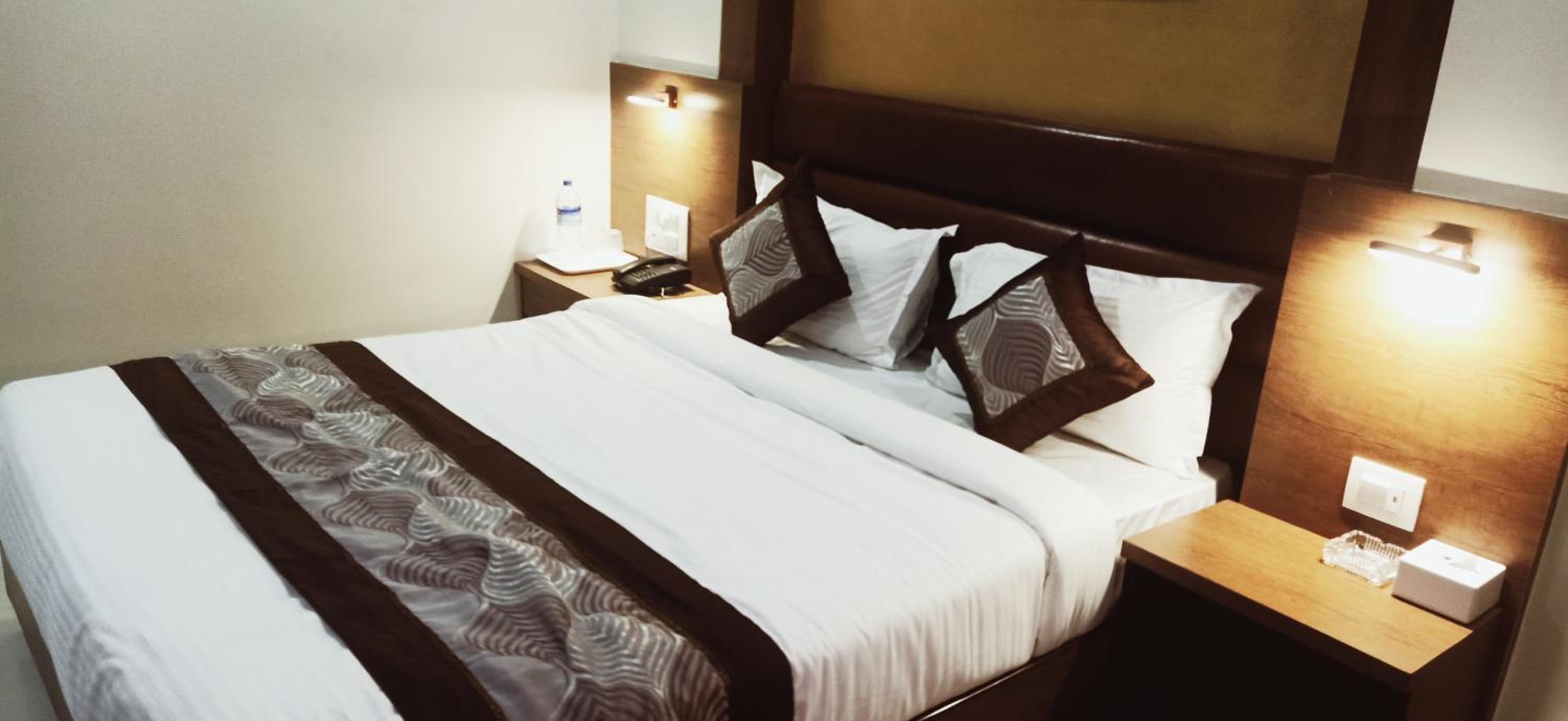 Deluxe Room - Photo 10