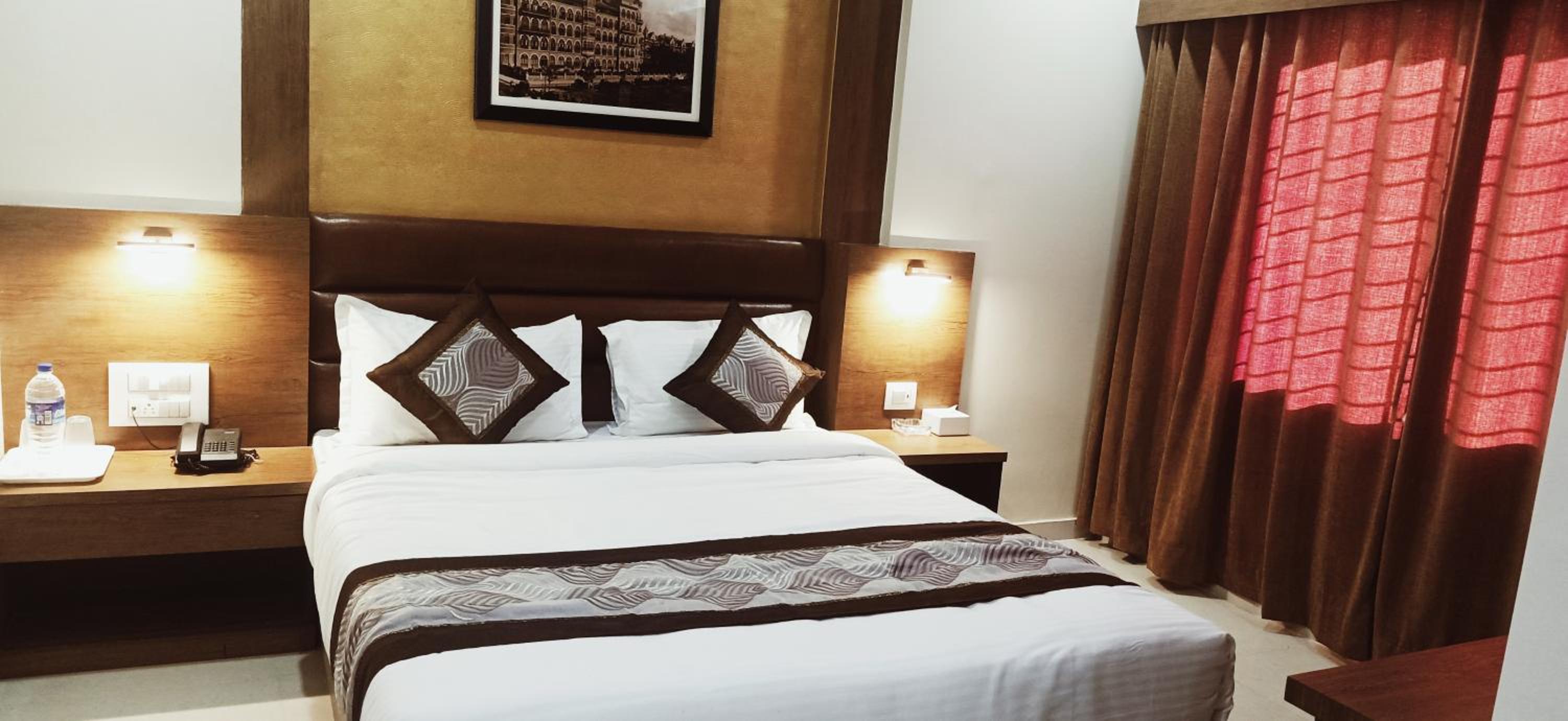 Deluxe Room - Photo 12