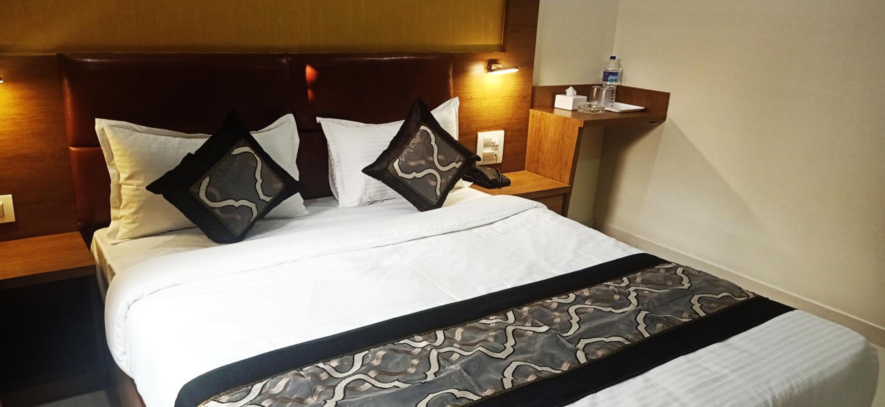 Deluxe Room - Photo 13