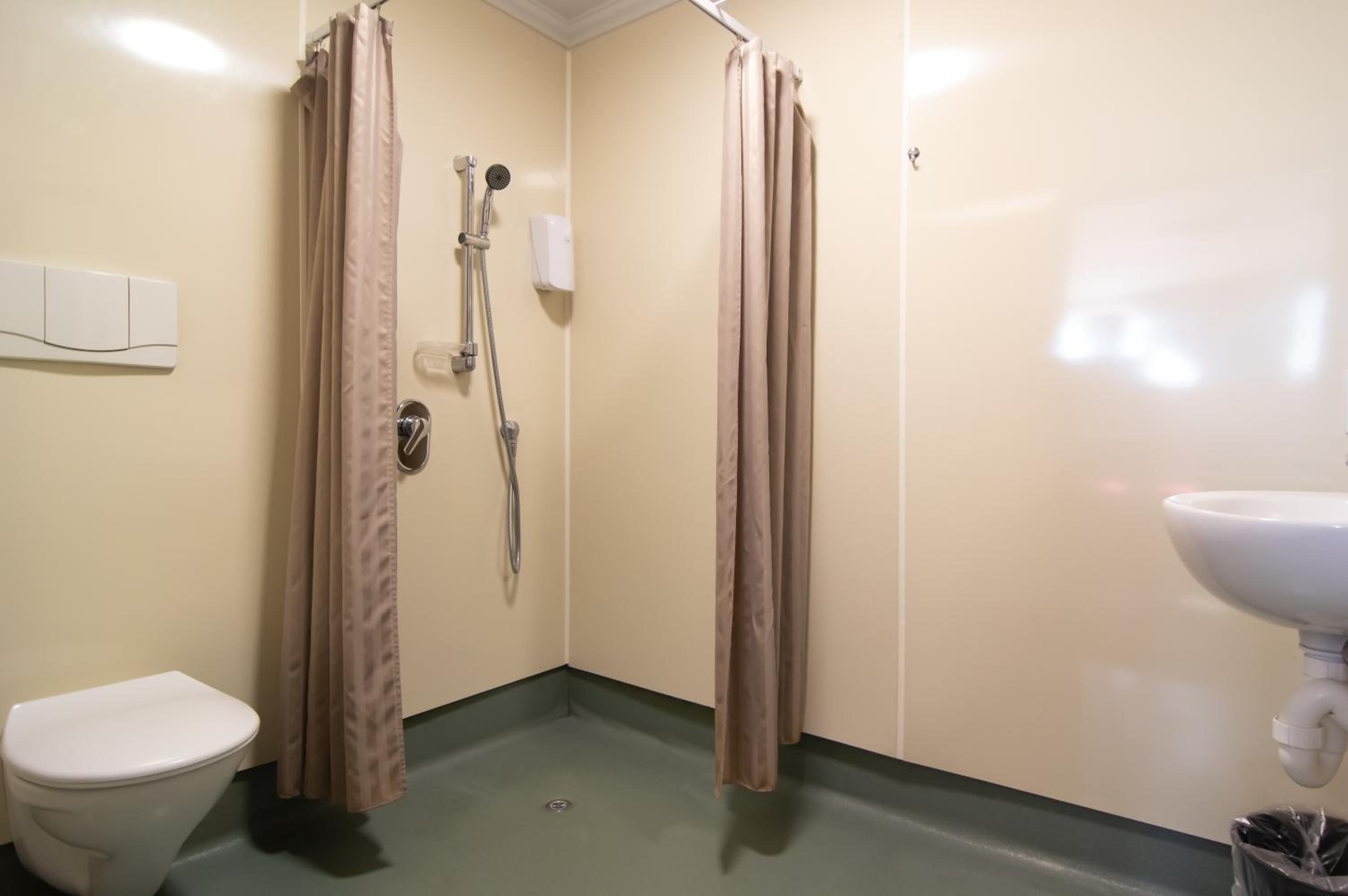 Family Room with Bathroom photo 2
