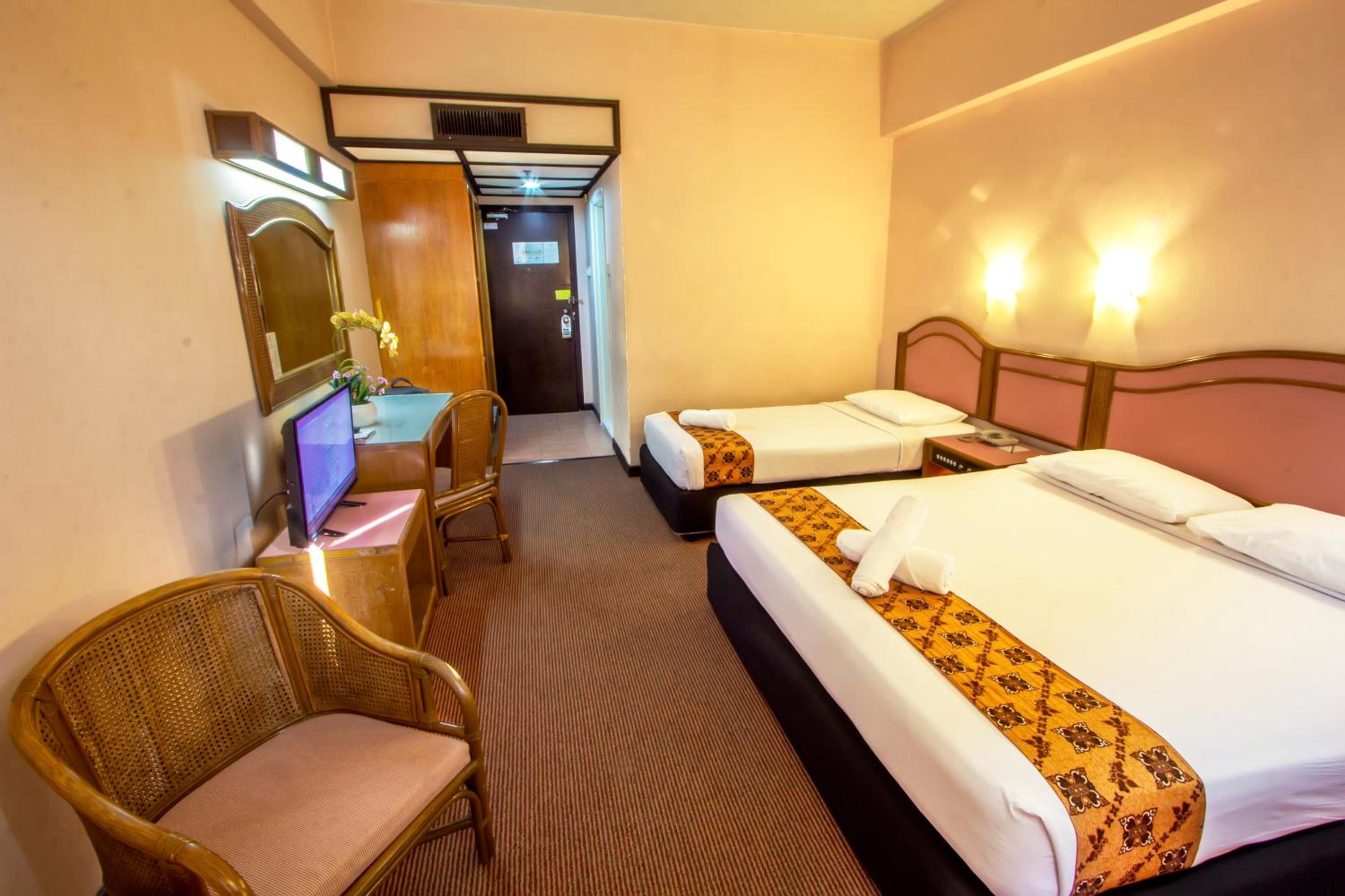 Deluxe Triple Room - Photo 1
