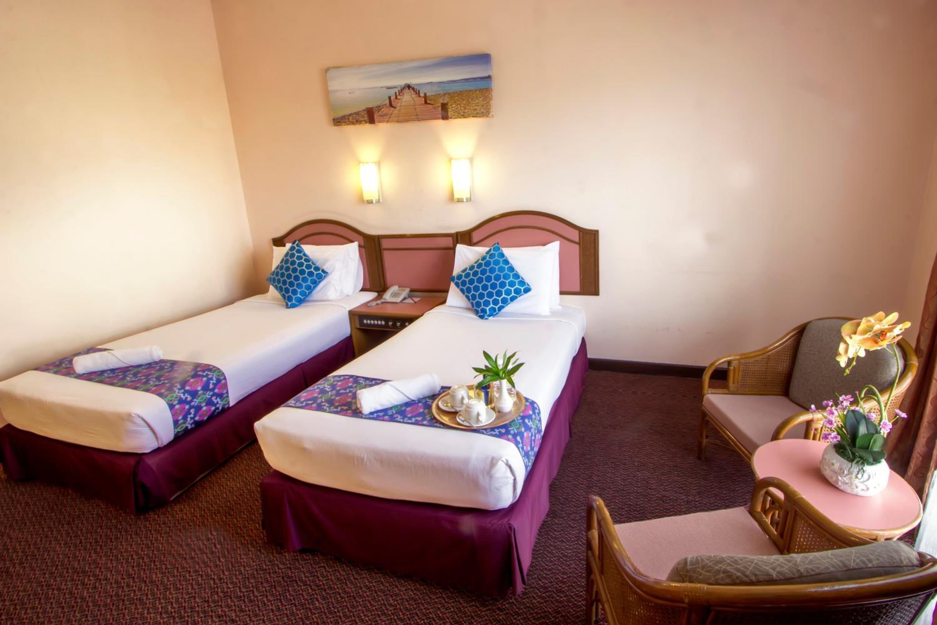 Premium Twin Room - Photo 2