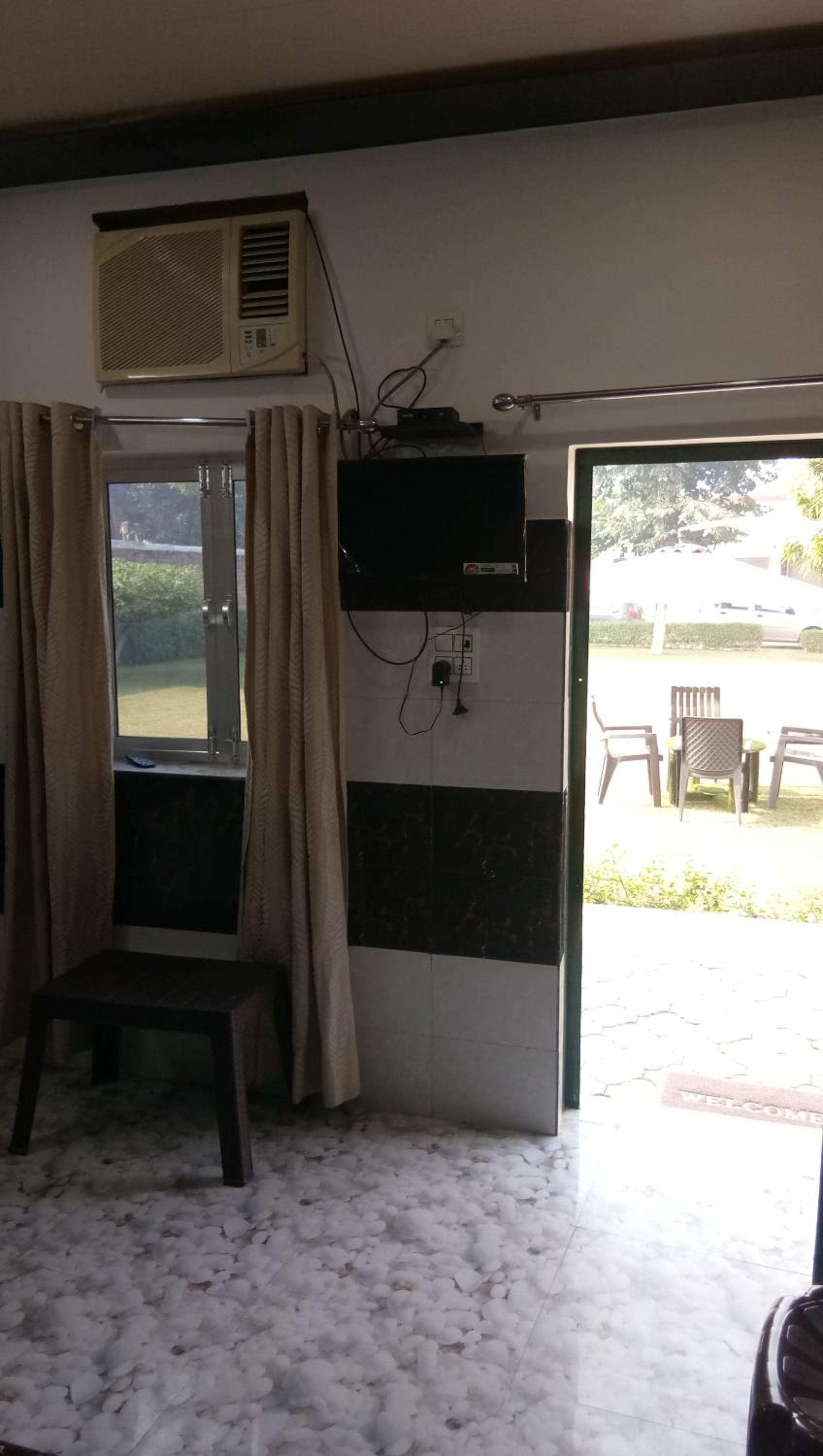 Budget Double Room photo 3