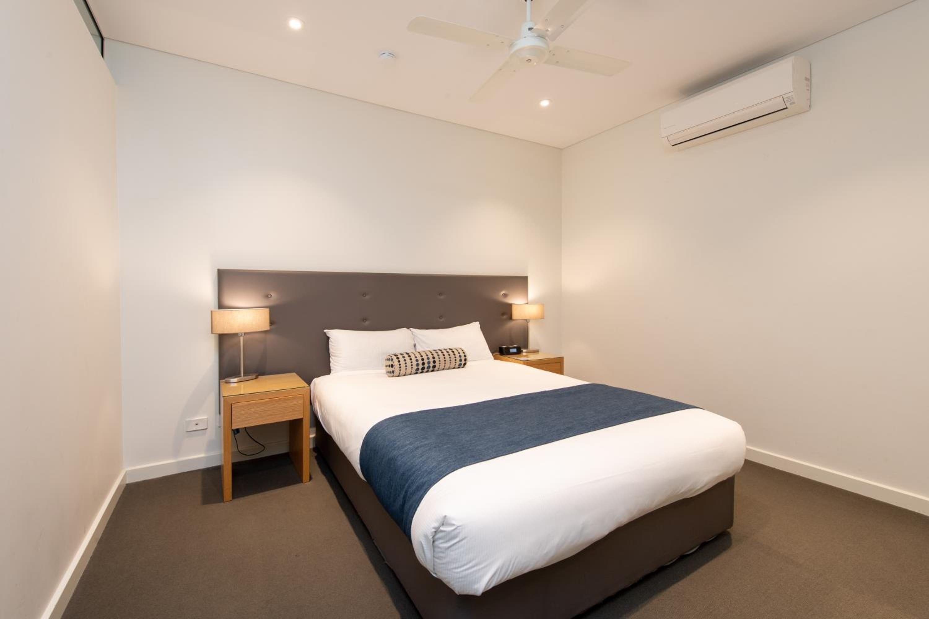One-Bedroom Suite thumbnail 6