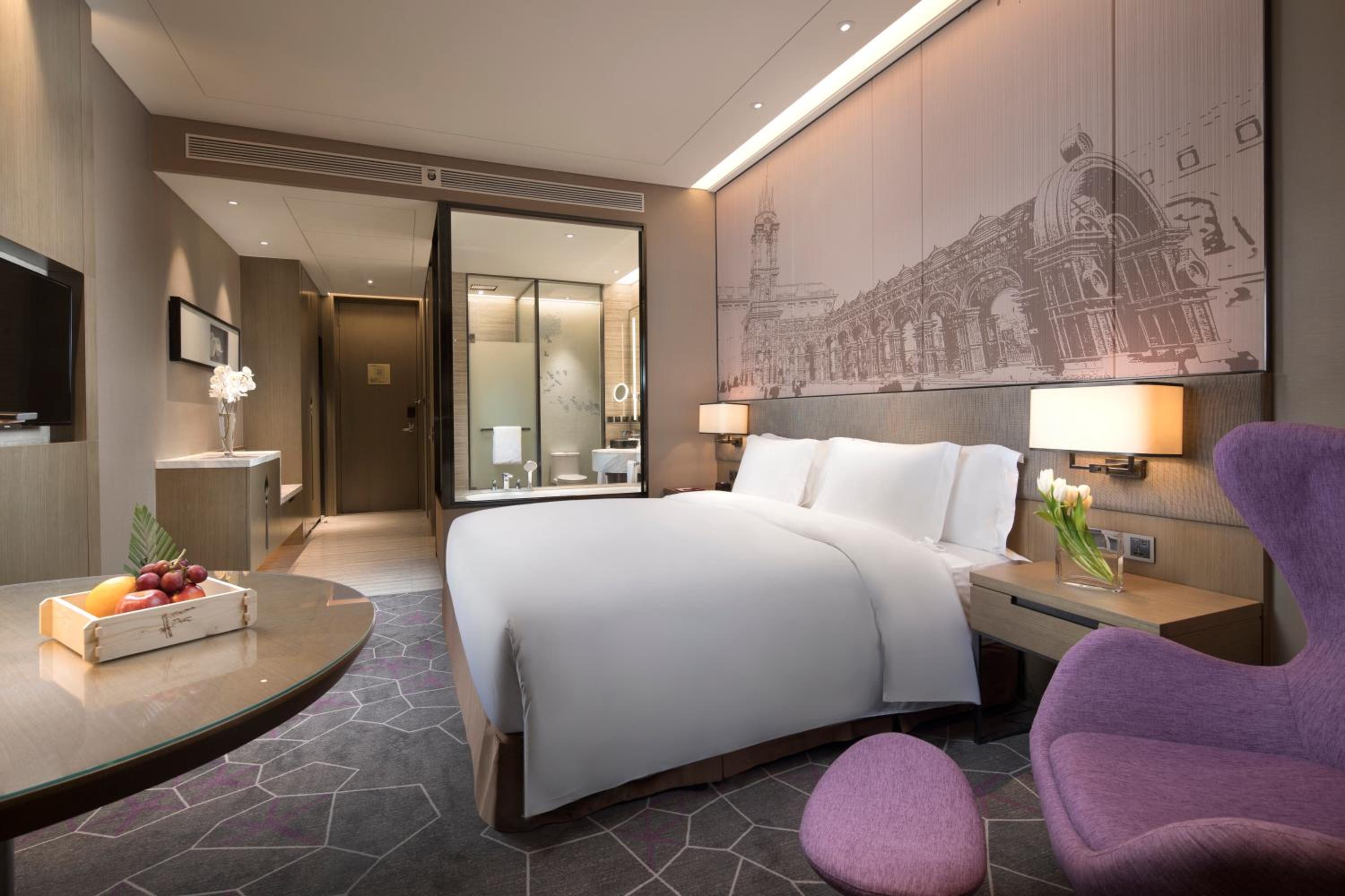 King Room with Lake View - Smoking photo 3