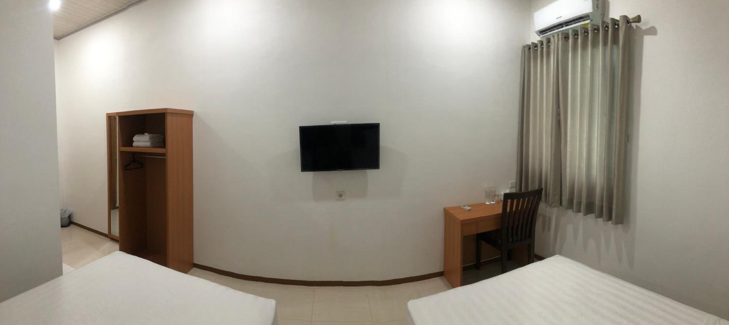Economy Twin Room - Photo 2