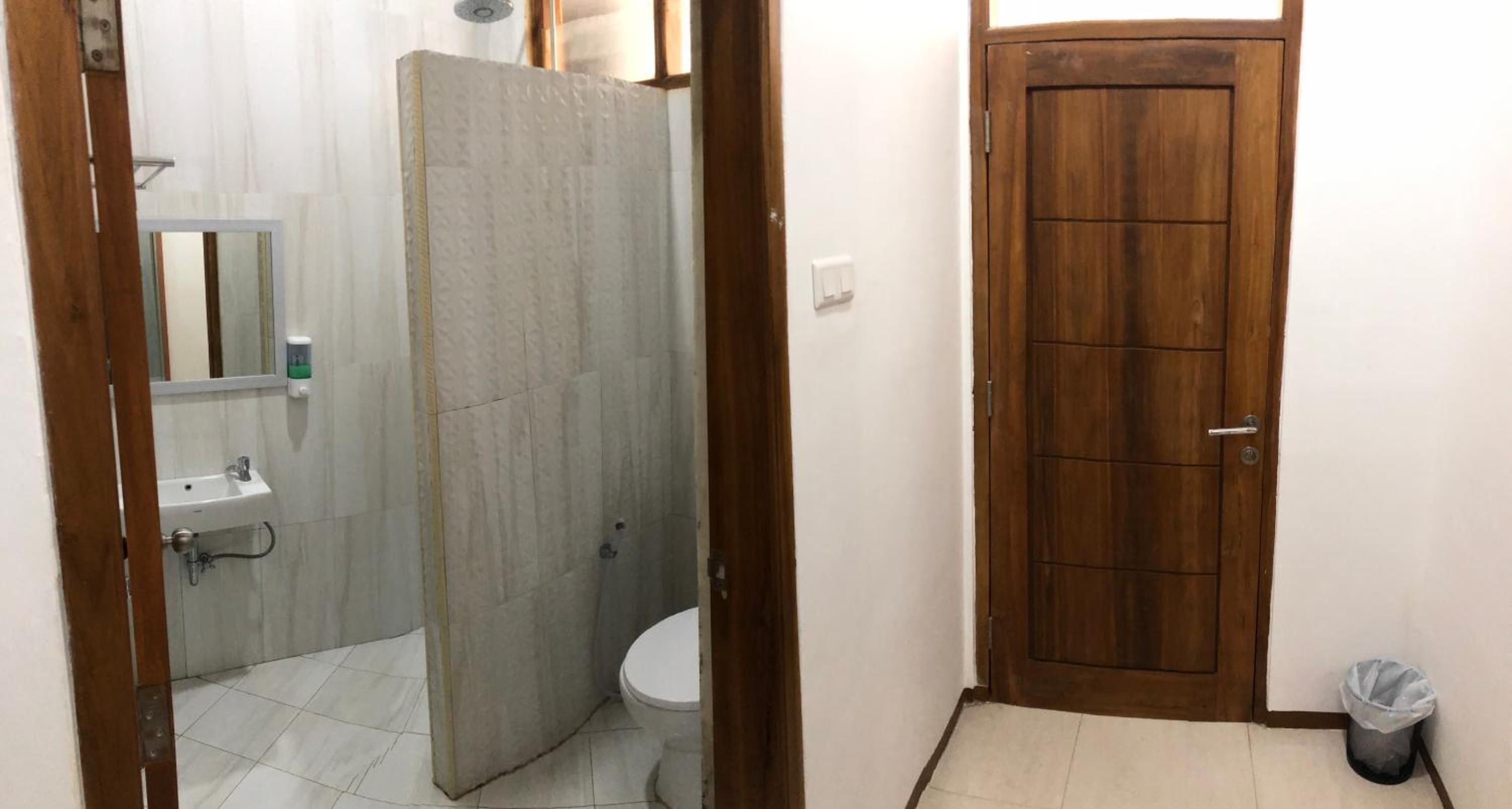 Deluxe Double Room with Shower - Photo 2