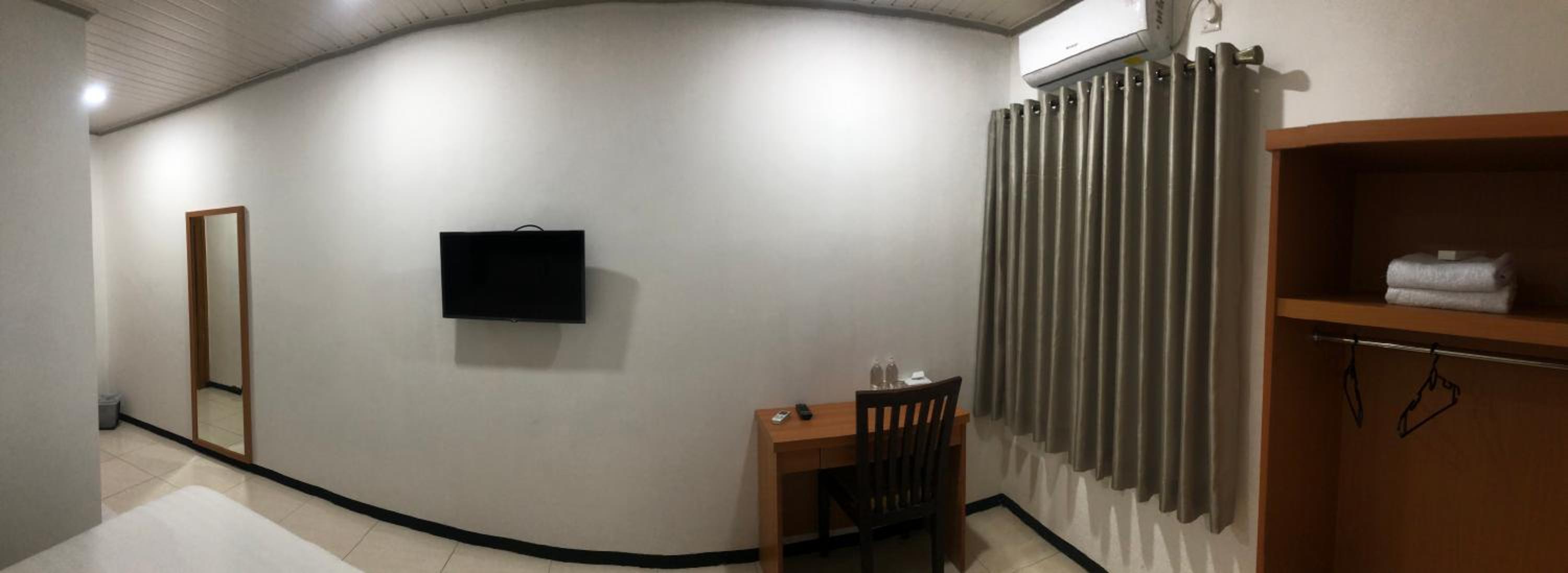 Deluxe Double Room with Shower - Photo 3