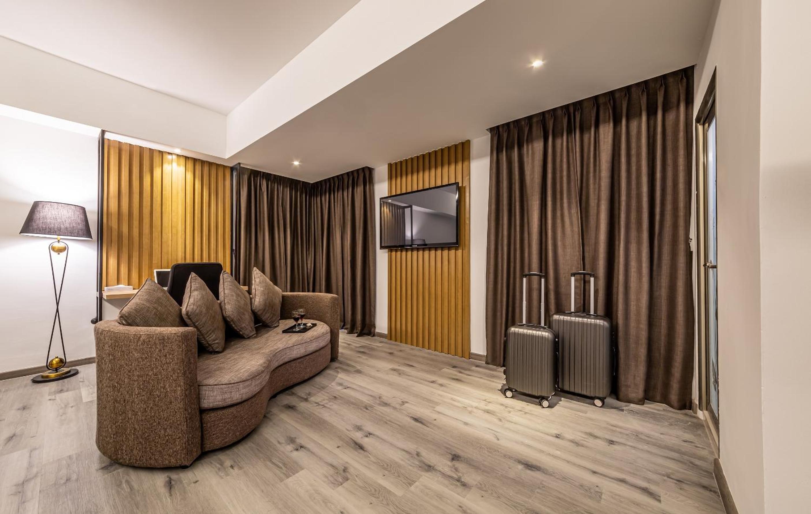 Deluxe Family Room photo 3