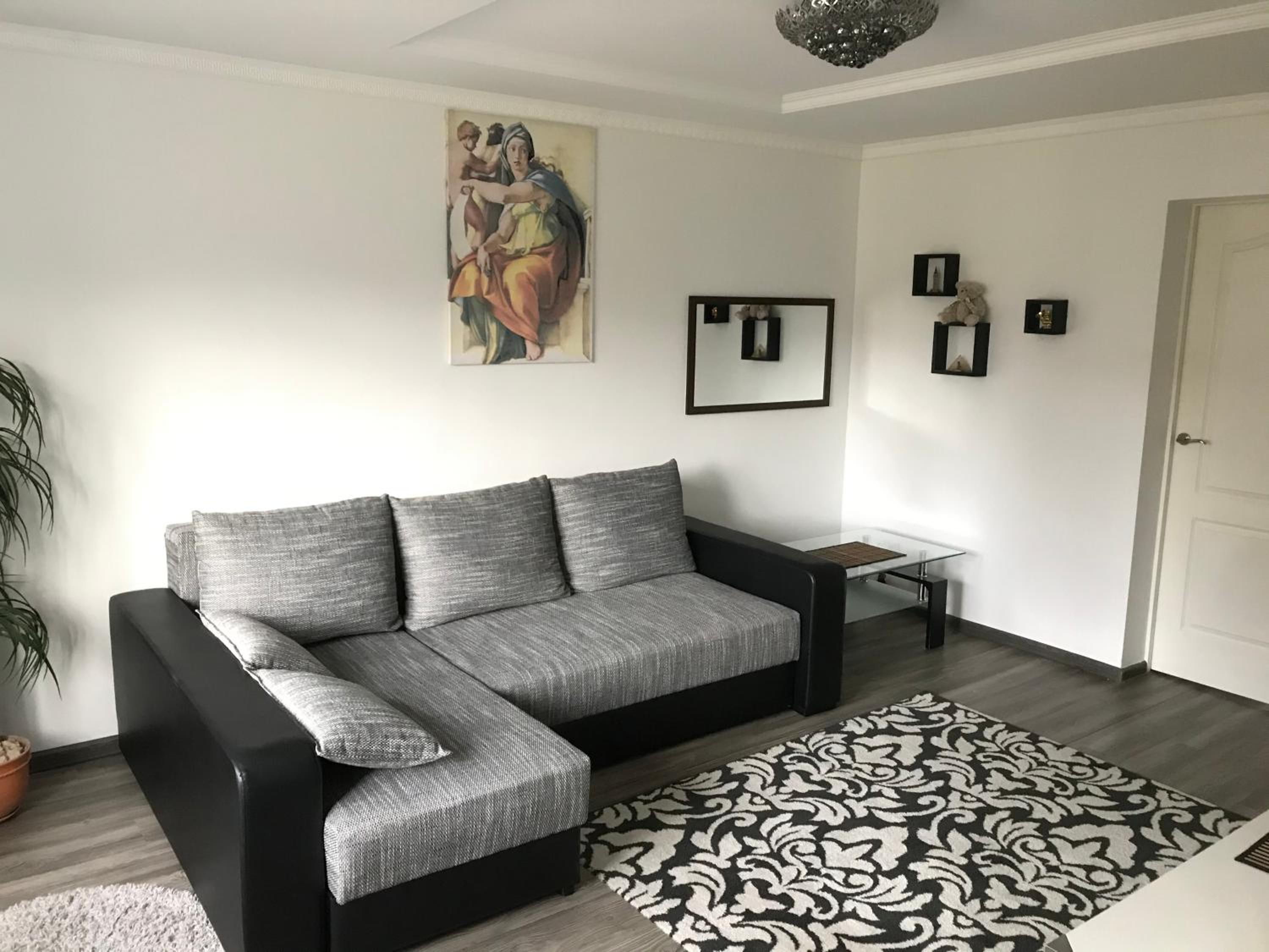 Studio Apartment - Photo 1