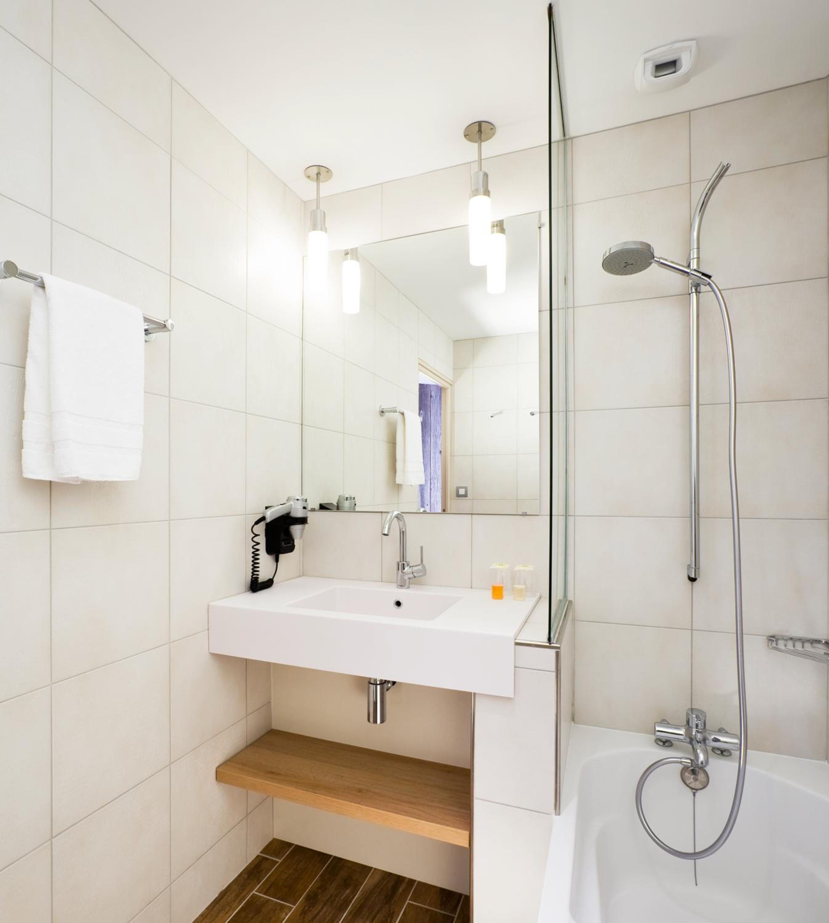 Standard Twin Room - Photo 6