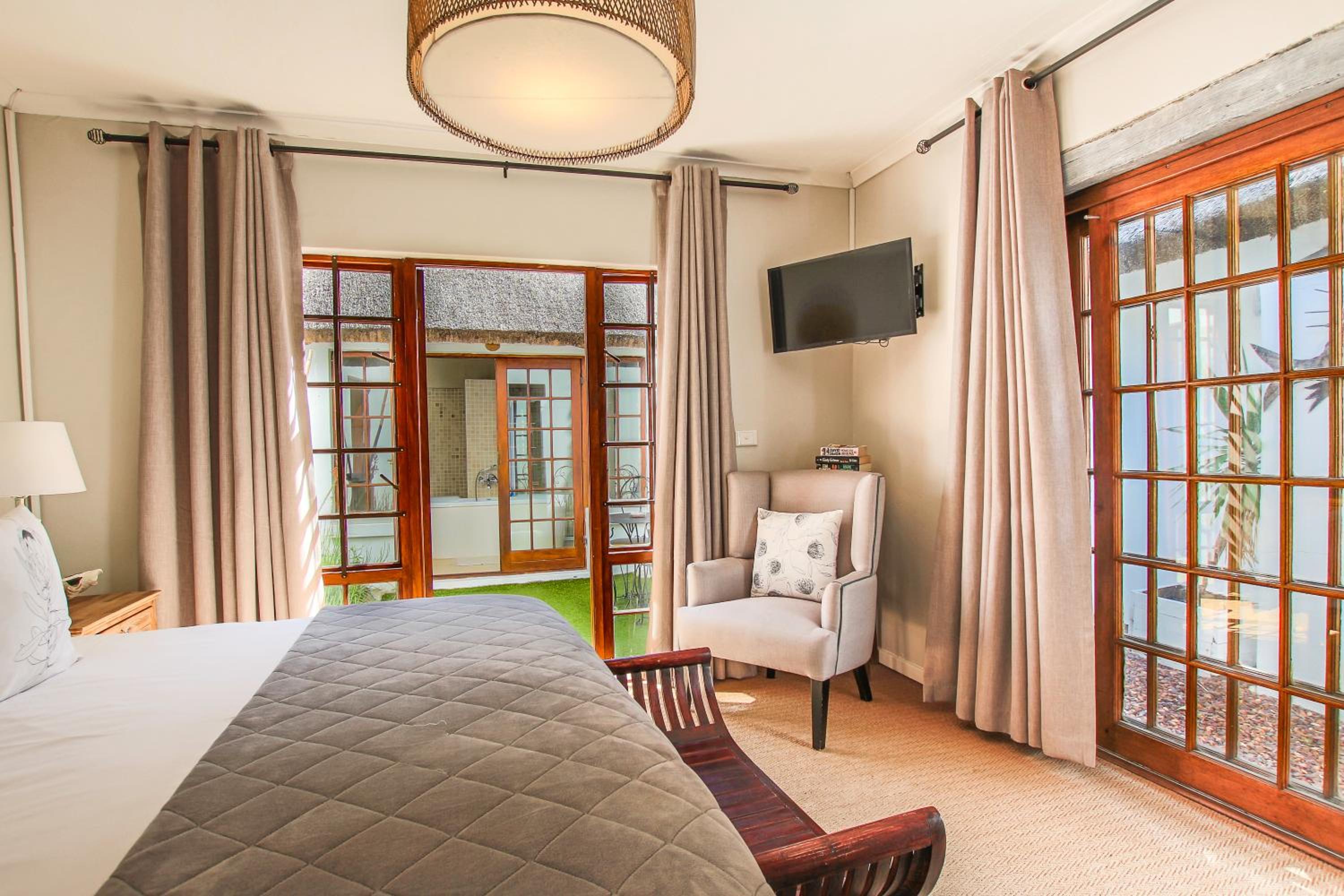 Superior King Room photo 2