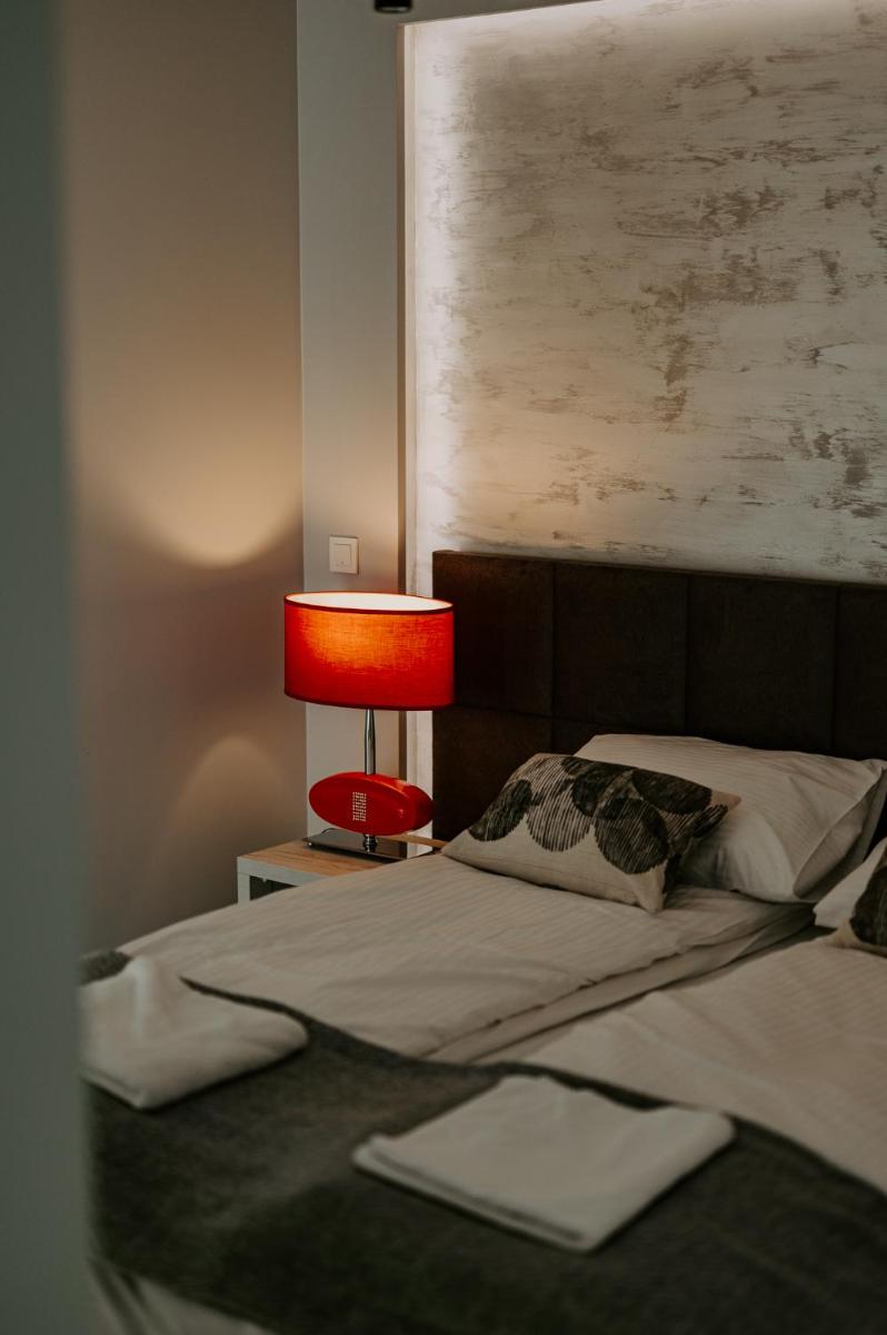 Quadruple Room with Bathroom - Photo 8