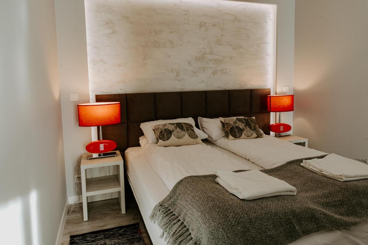 Quadruple Room with Bathroom - Photo 7