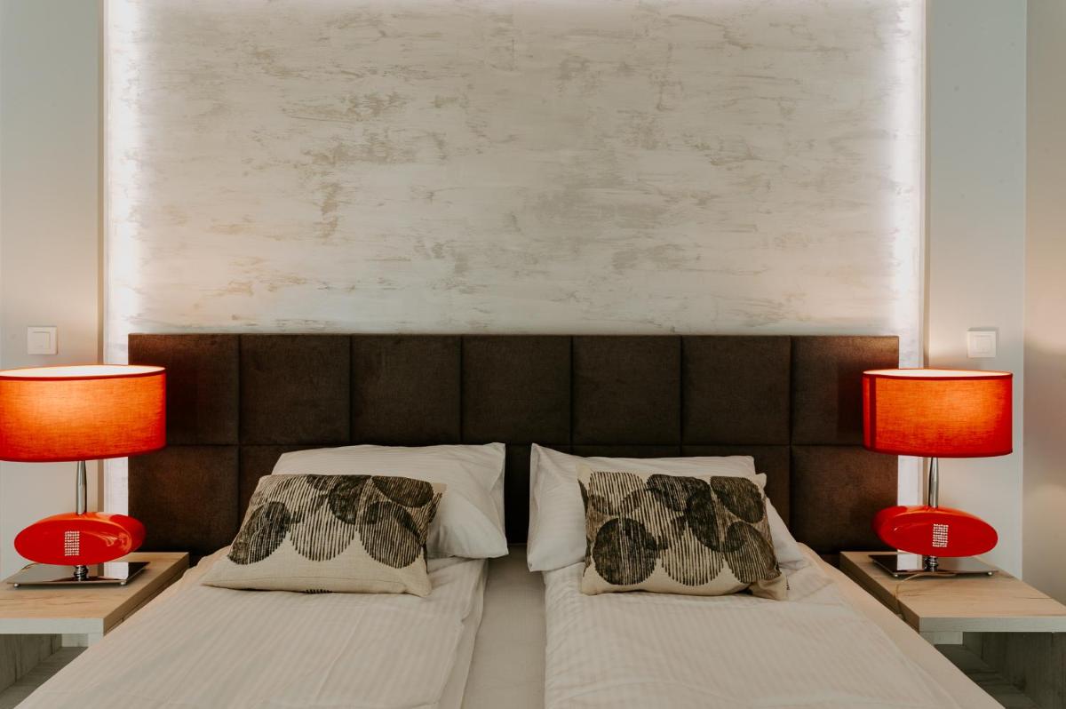Quadruple Room with Bathroom - Photo 10