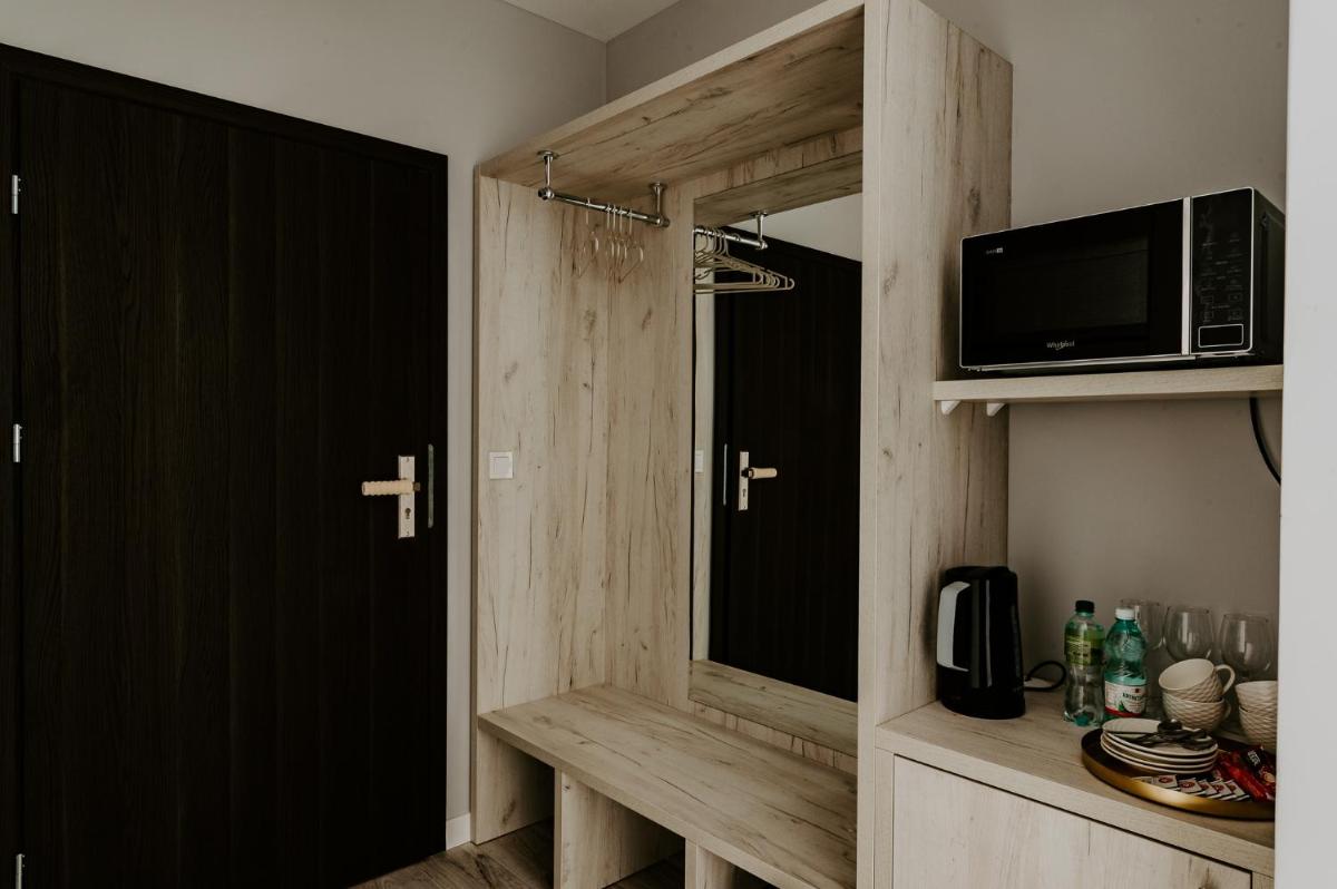 Quadruple Room with Bathroom - Photo 16