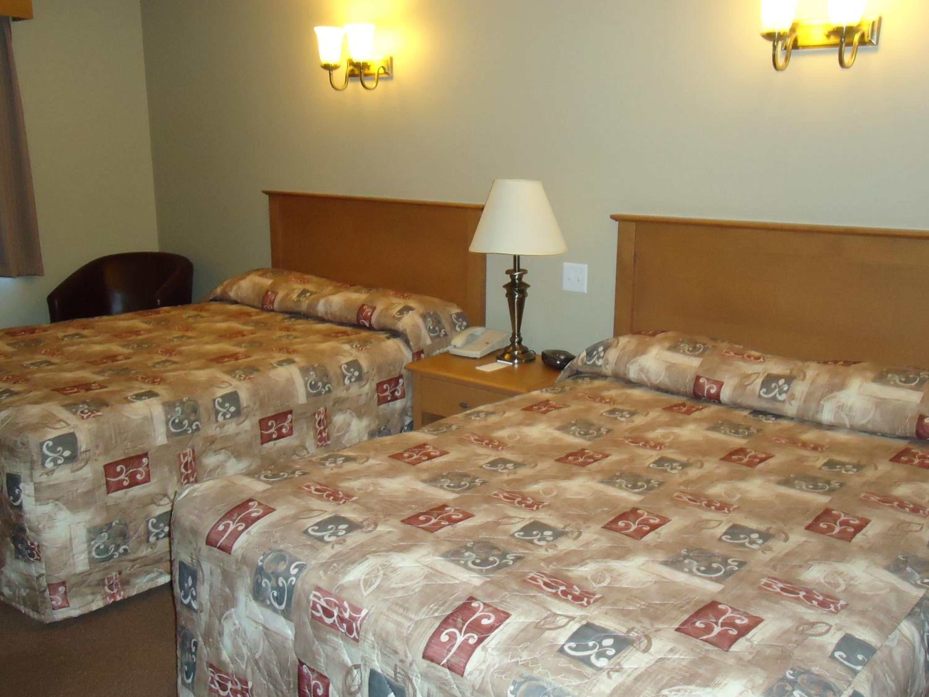 Queen Room with Two Queen Beds photo 2
