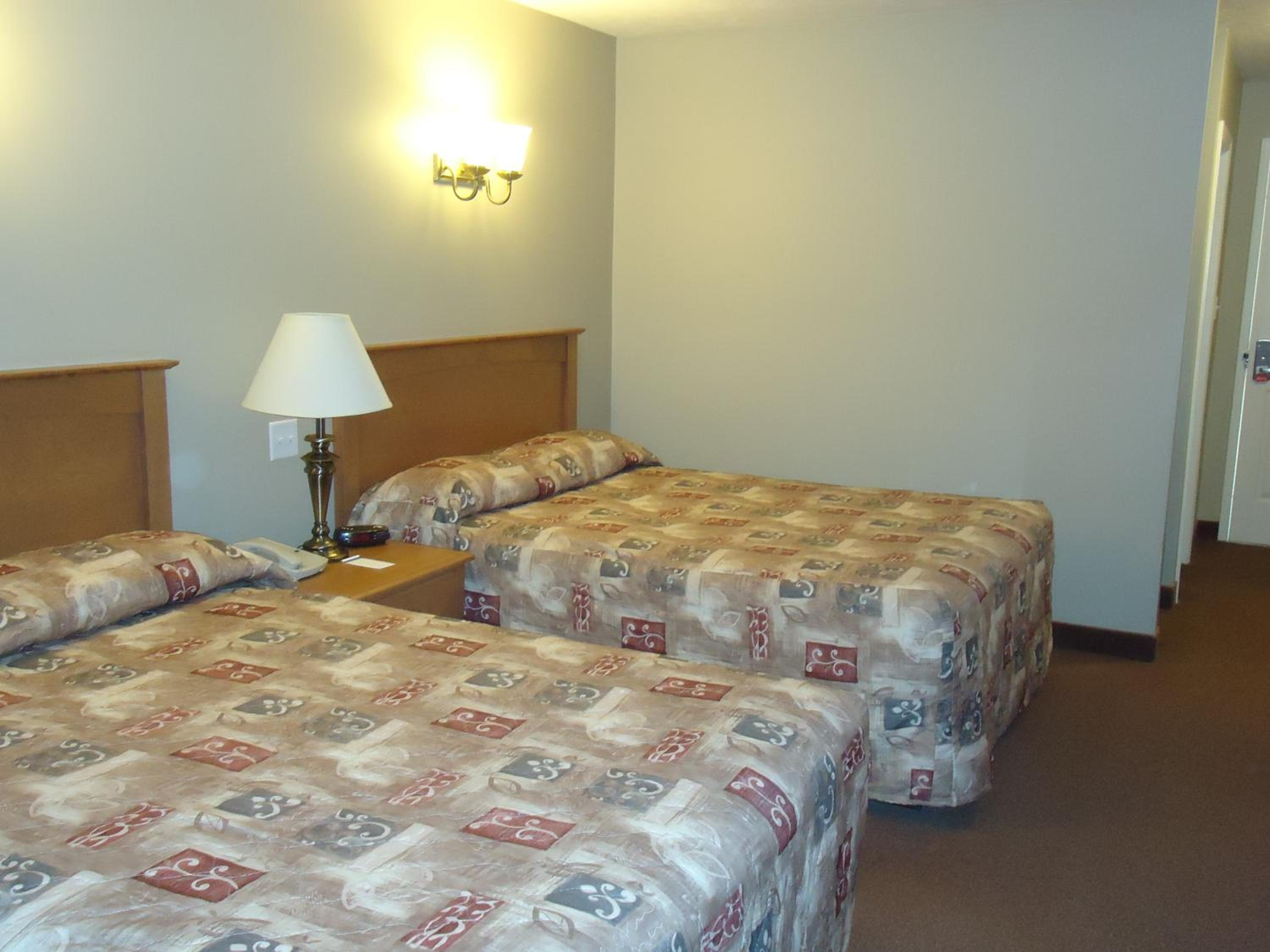 Queen Room with Two Queen Beds photo 1