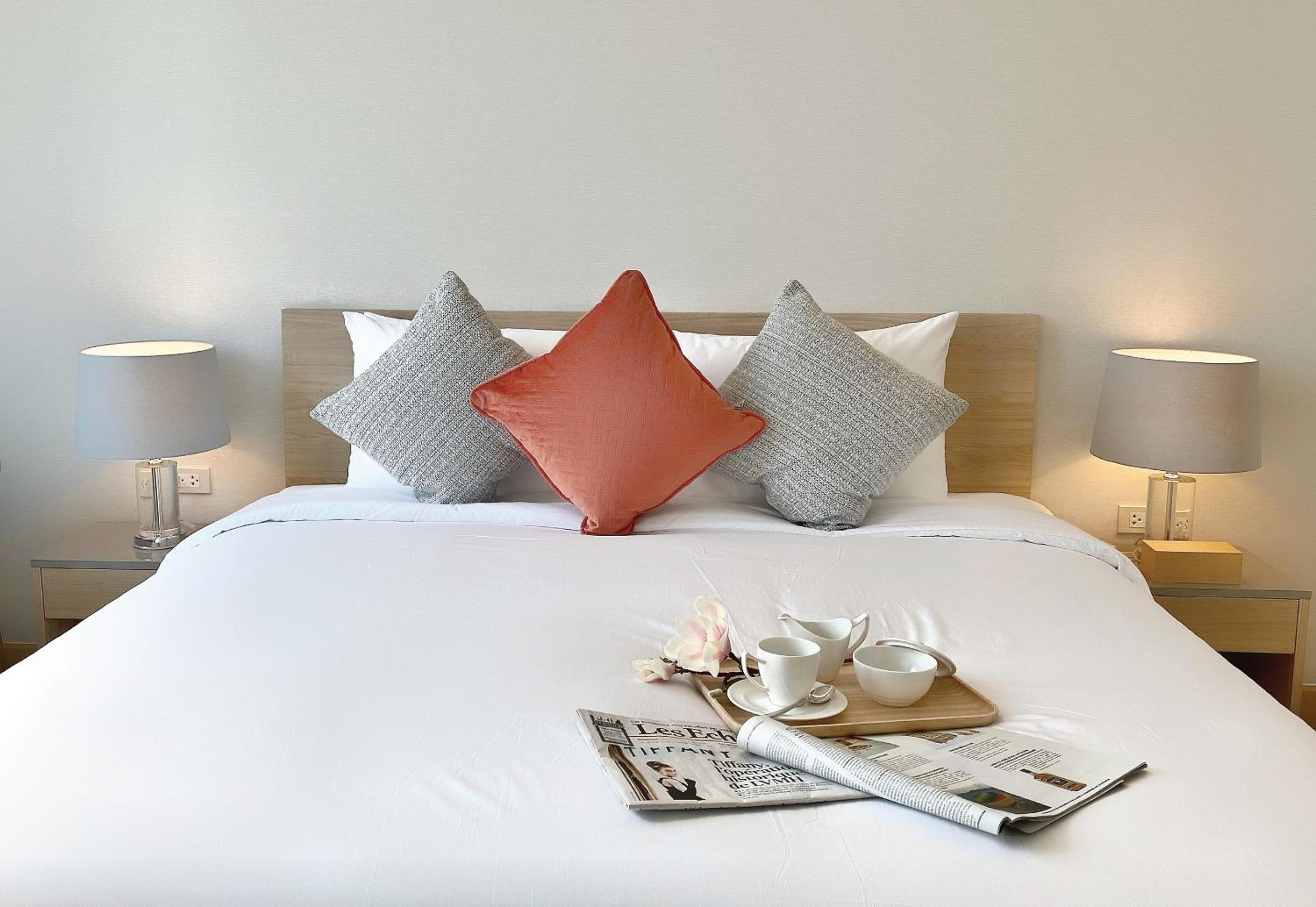 Superior One-Bedroom Apartment thumbnail 6