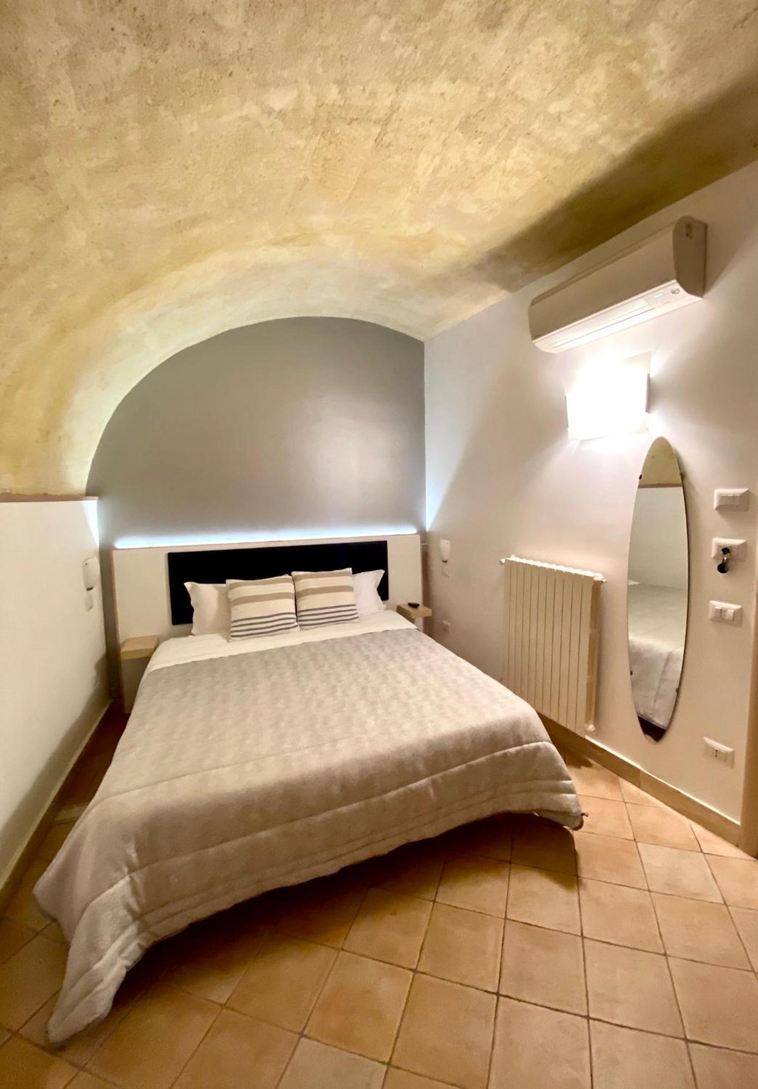 Standard Double Room photo 3