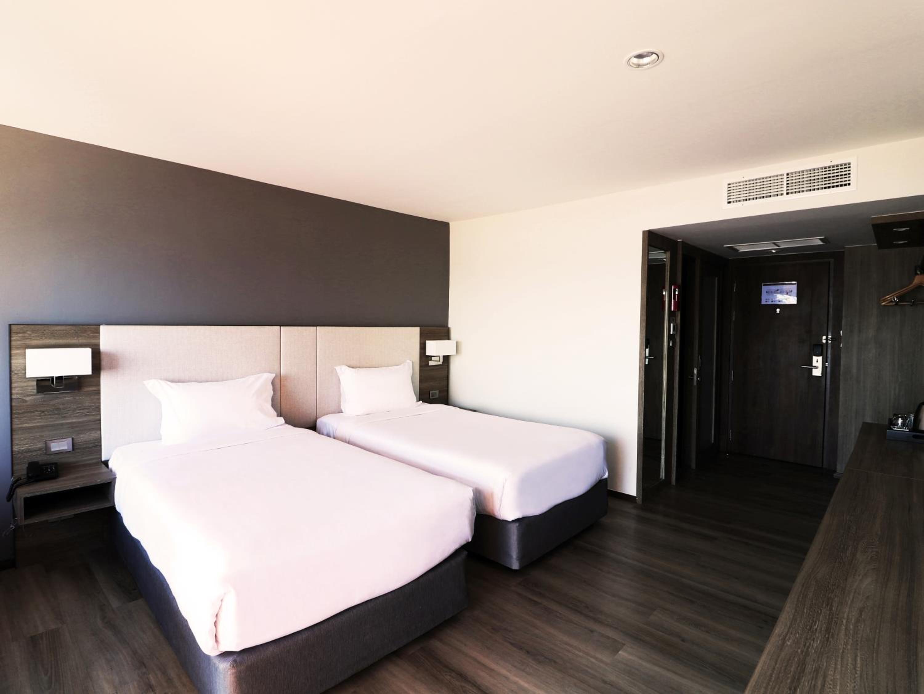 Deluxe  Twin or Double  with River View (subject to availability upon arrival)