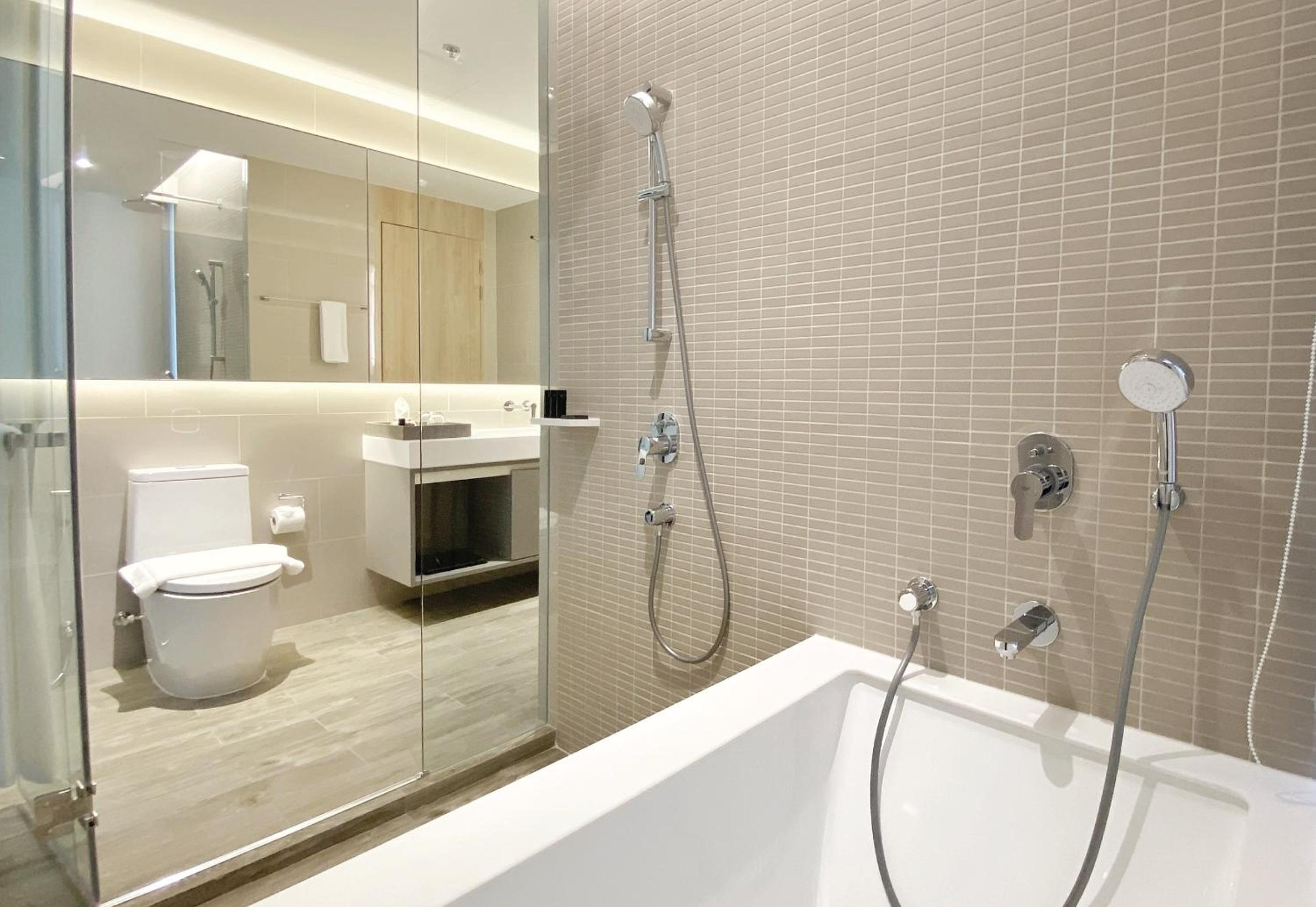 Deluxe One-Bedroom Apartment