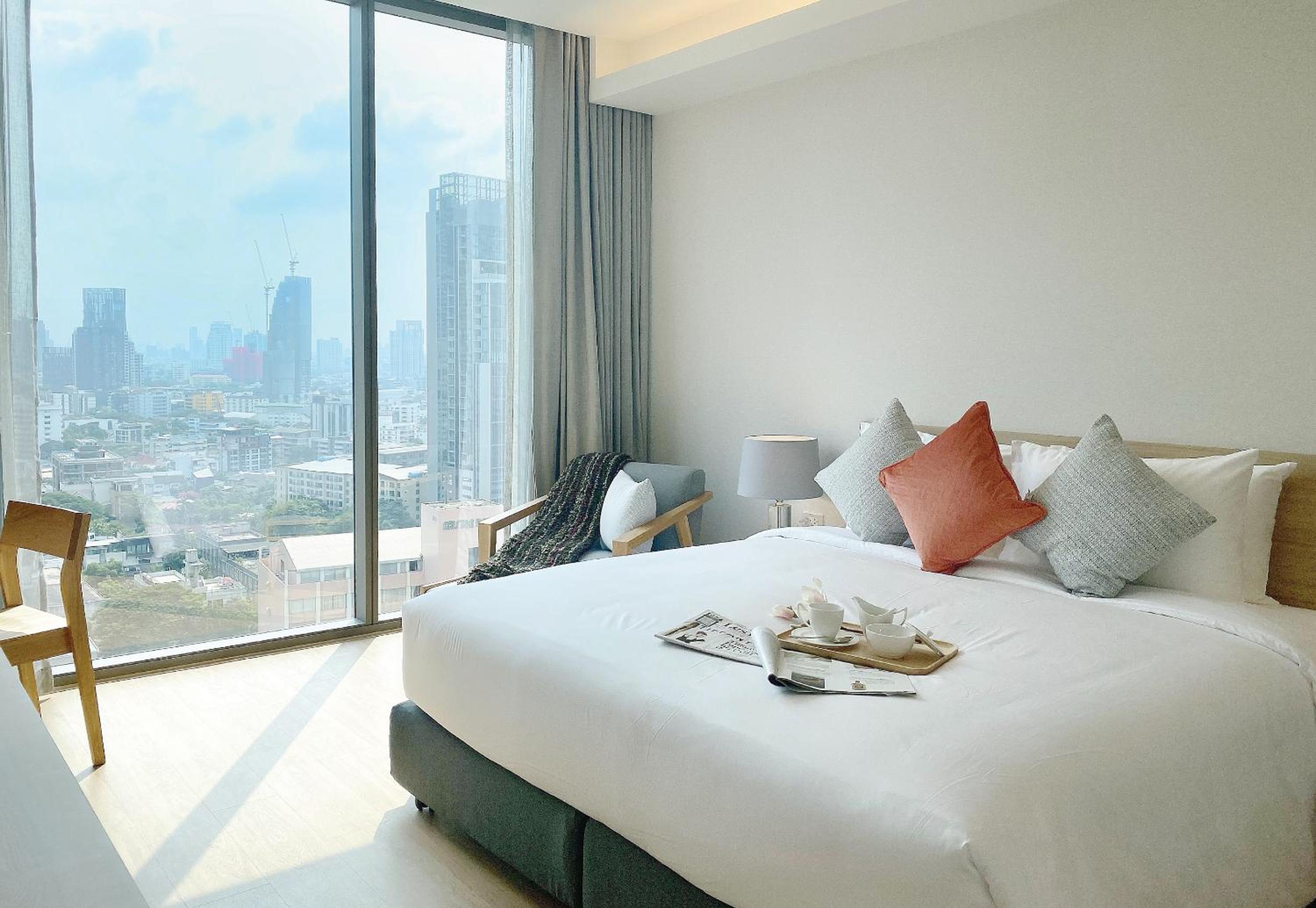 Deluxe One-Bedroom Apartment