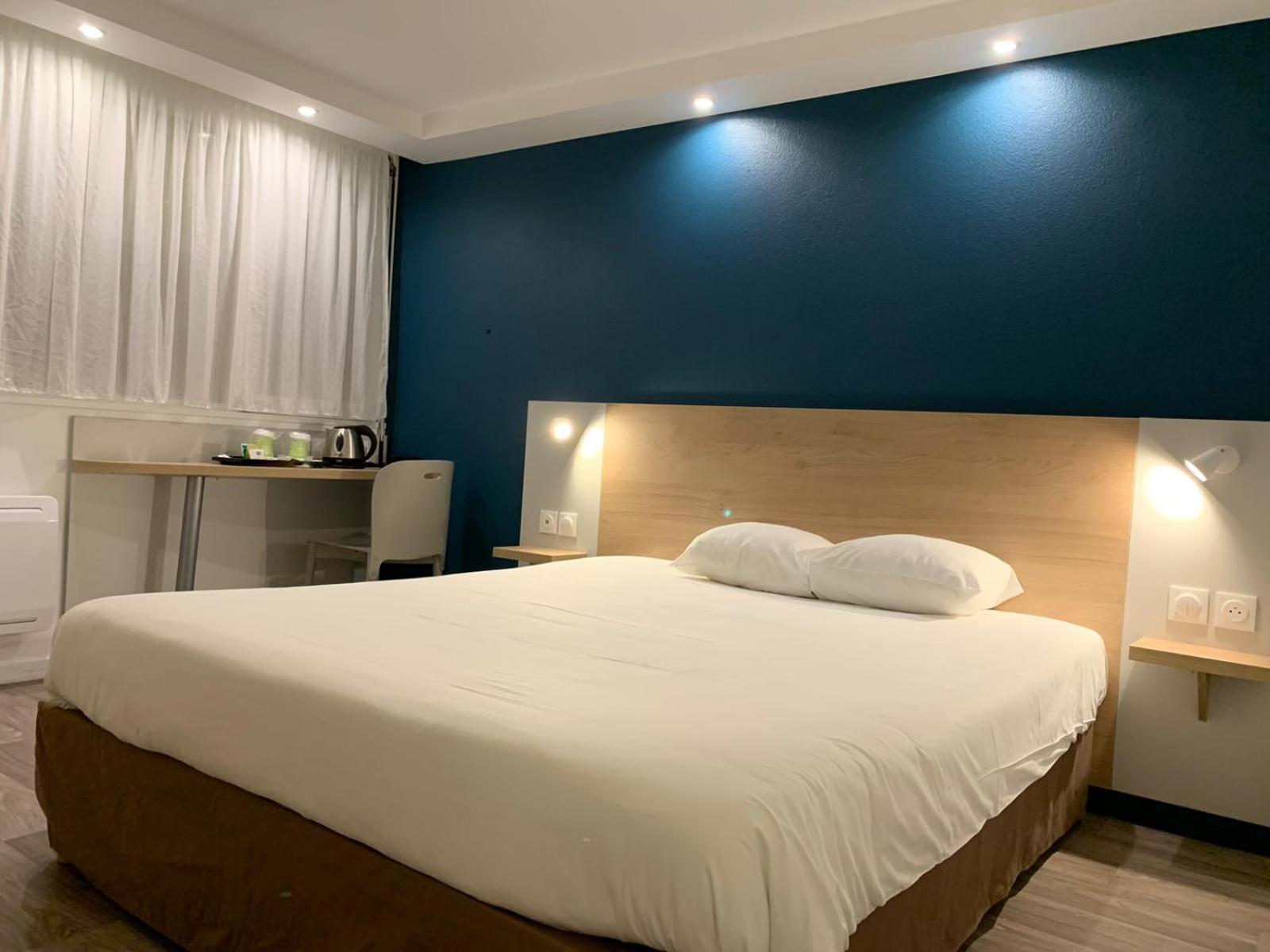Double Room with One Double Bed - Photo 21