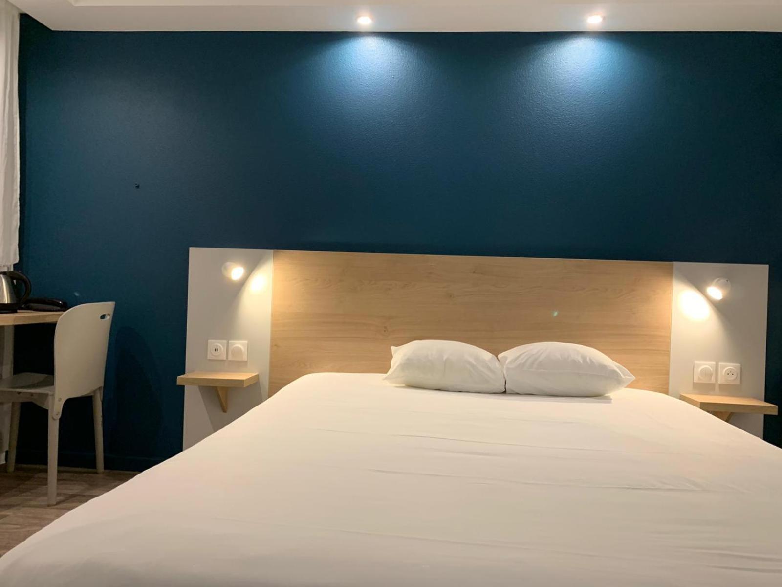 Double Room with One Double Bed - Photo 20