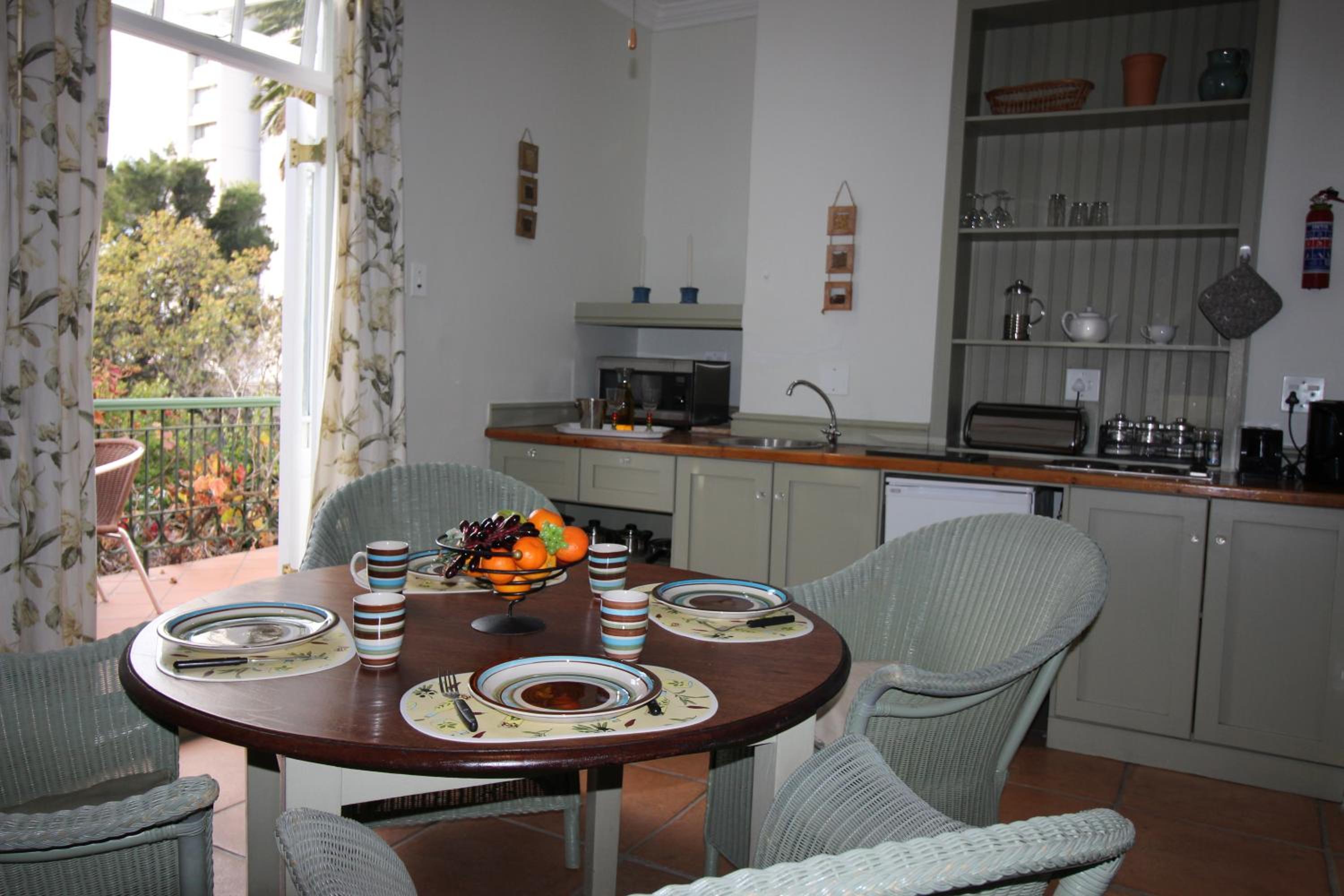 Suite - Photo 7