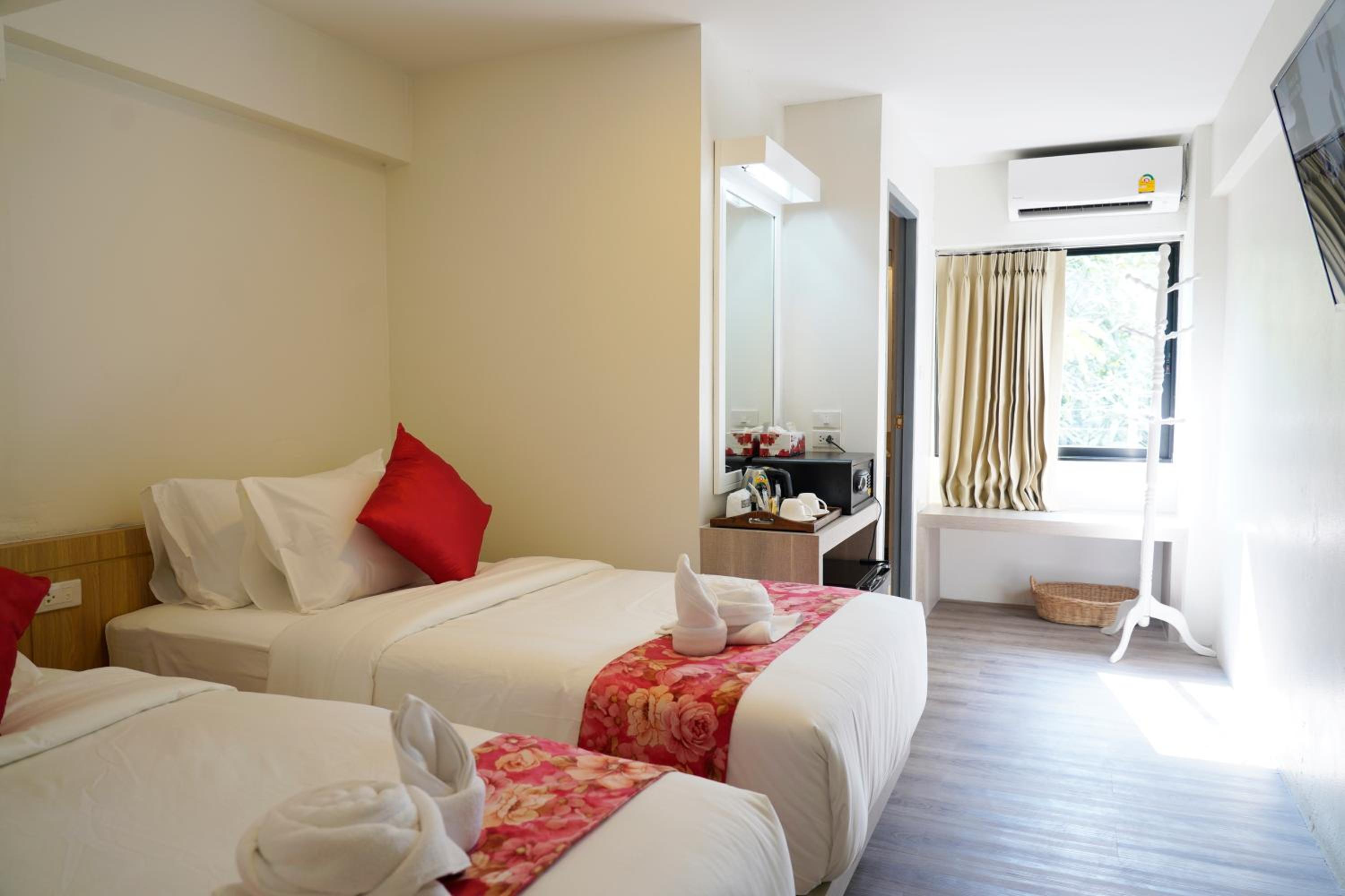 Deluxe Double Room with Balcony photo 1