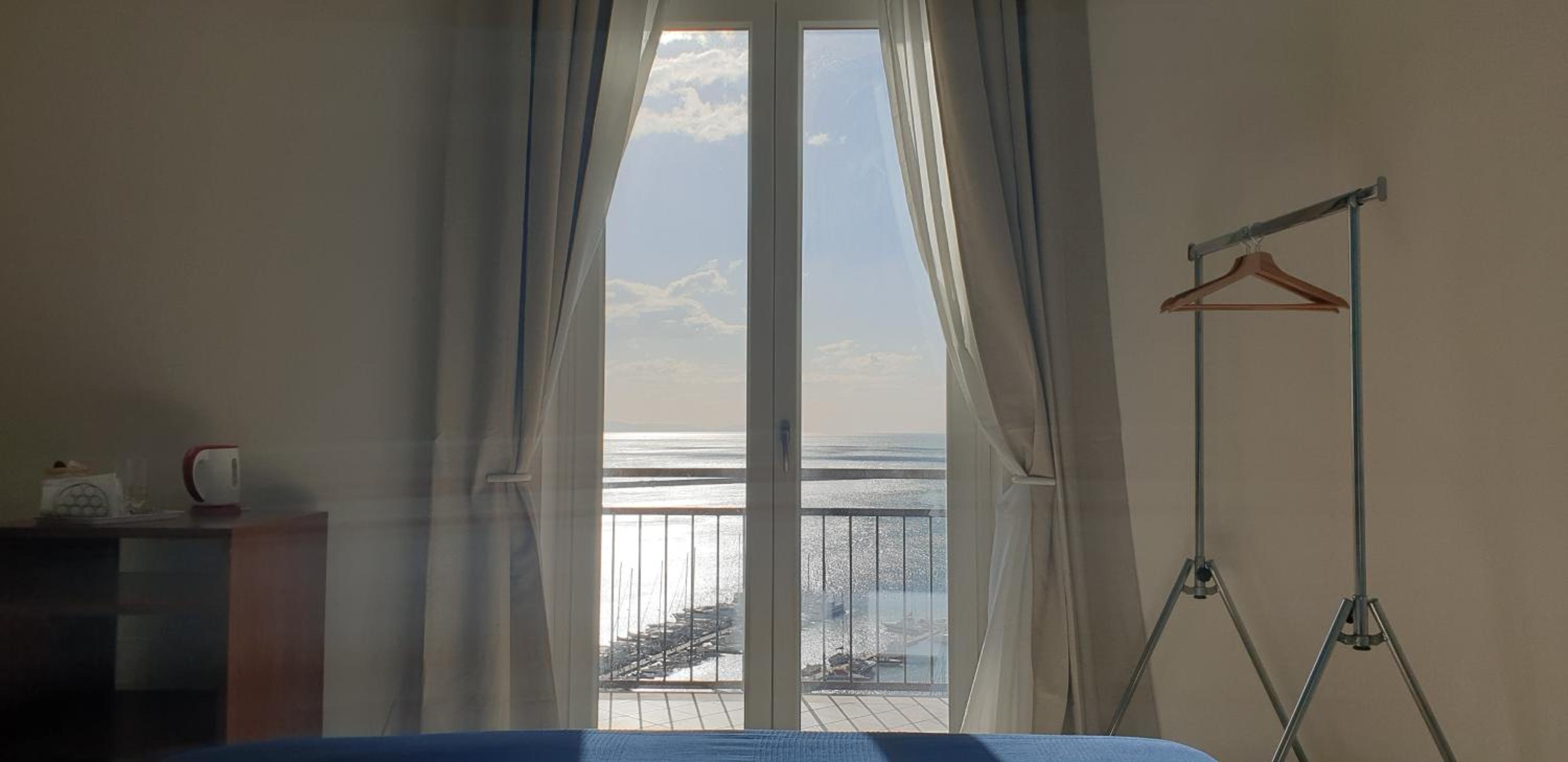 Deluxe Double Room with Balcony - Photo 6
