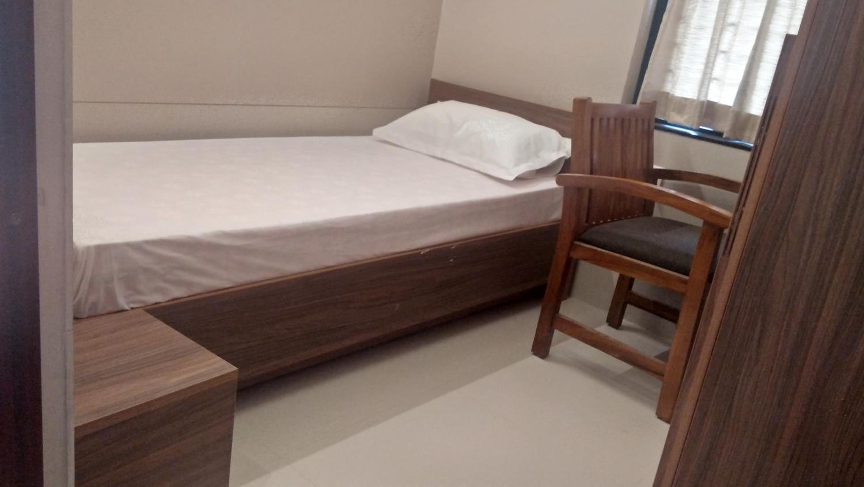 Single Room with Bathroom photo 1