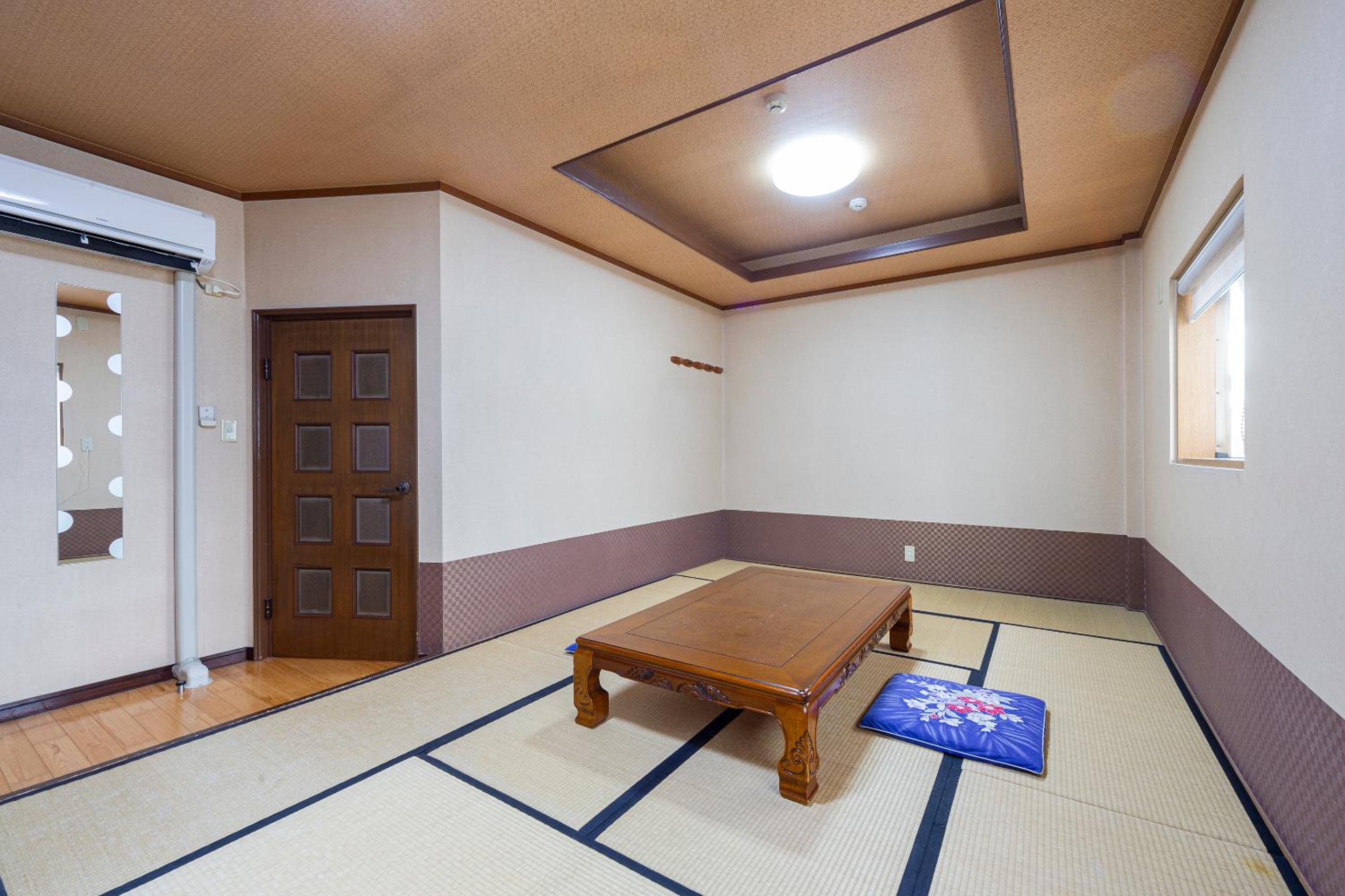 Japanese-Style Quadruple Room - Photo 1