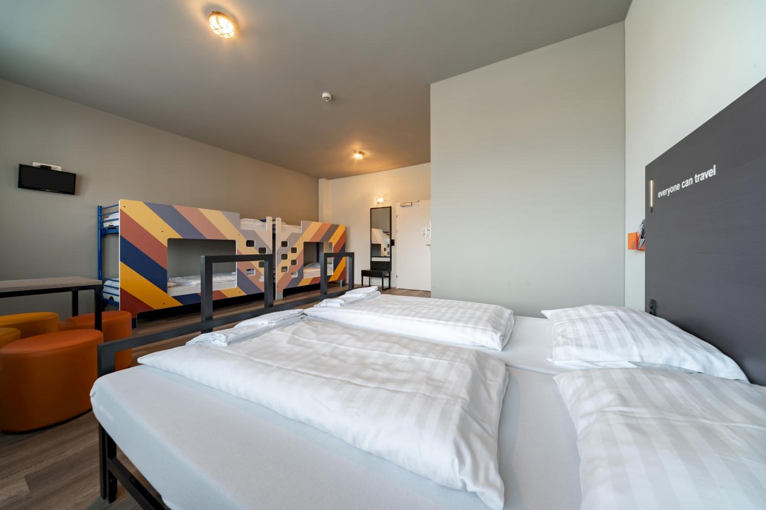 Six-Bed Room photo 1
