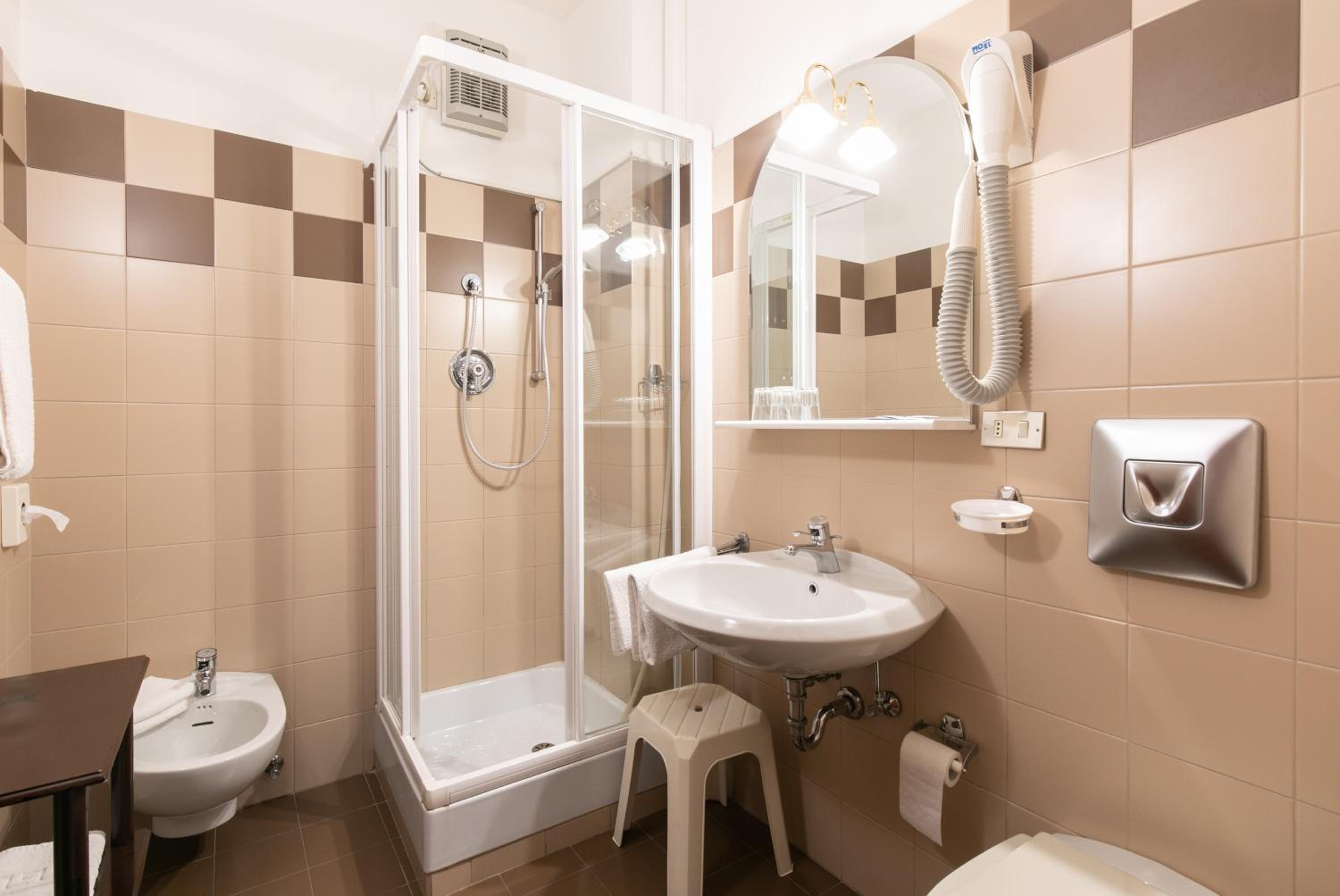 Standard Double or Twin Room with Balcony - Photo 13