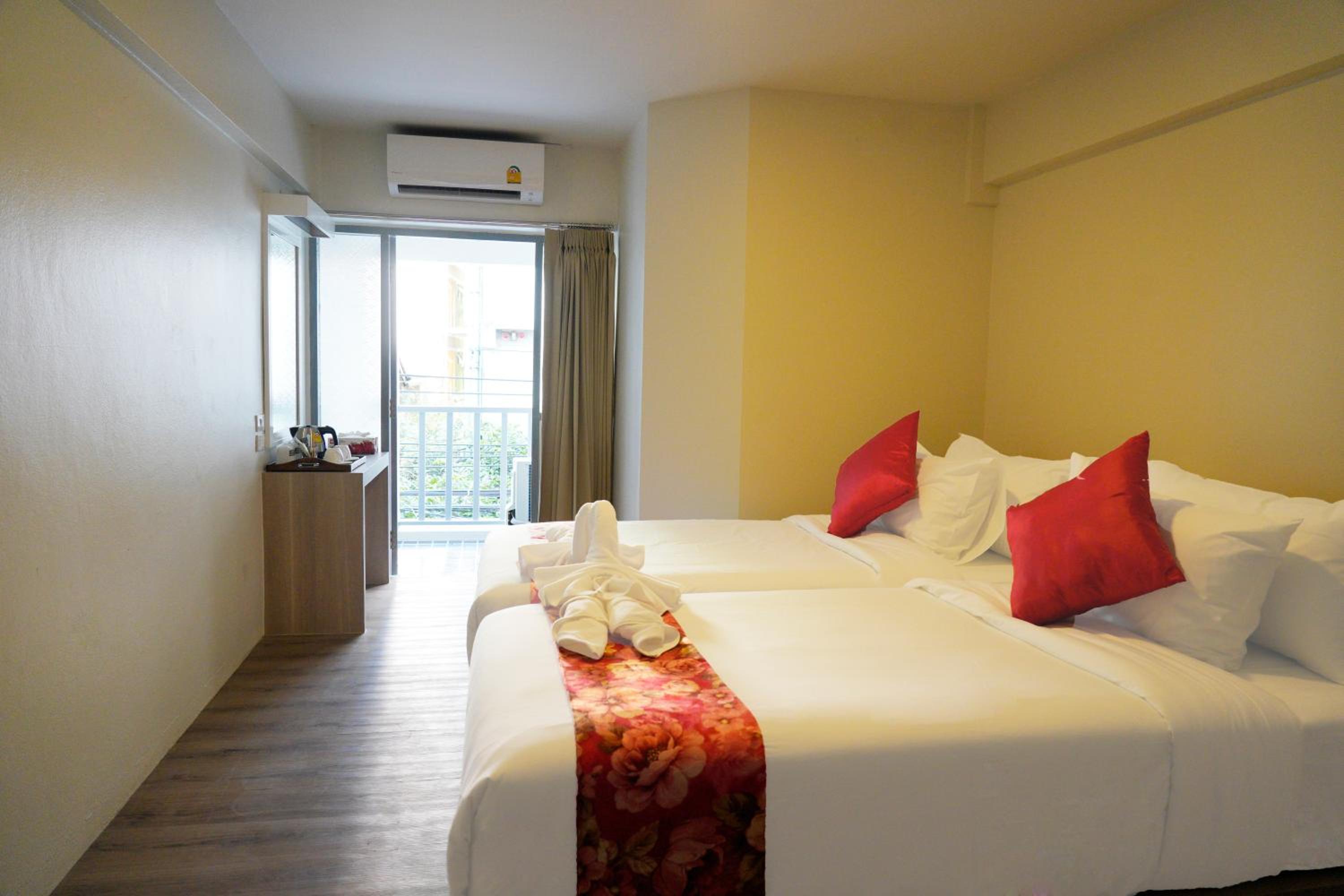 Deluxe Twin Room with Balcony photo 1