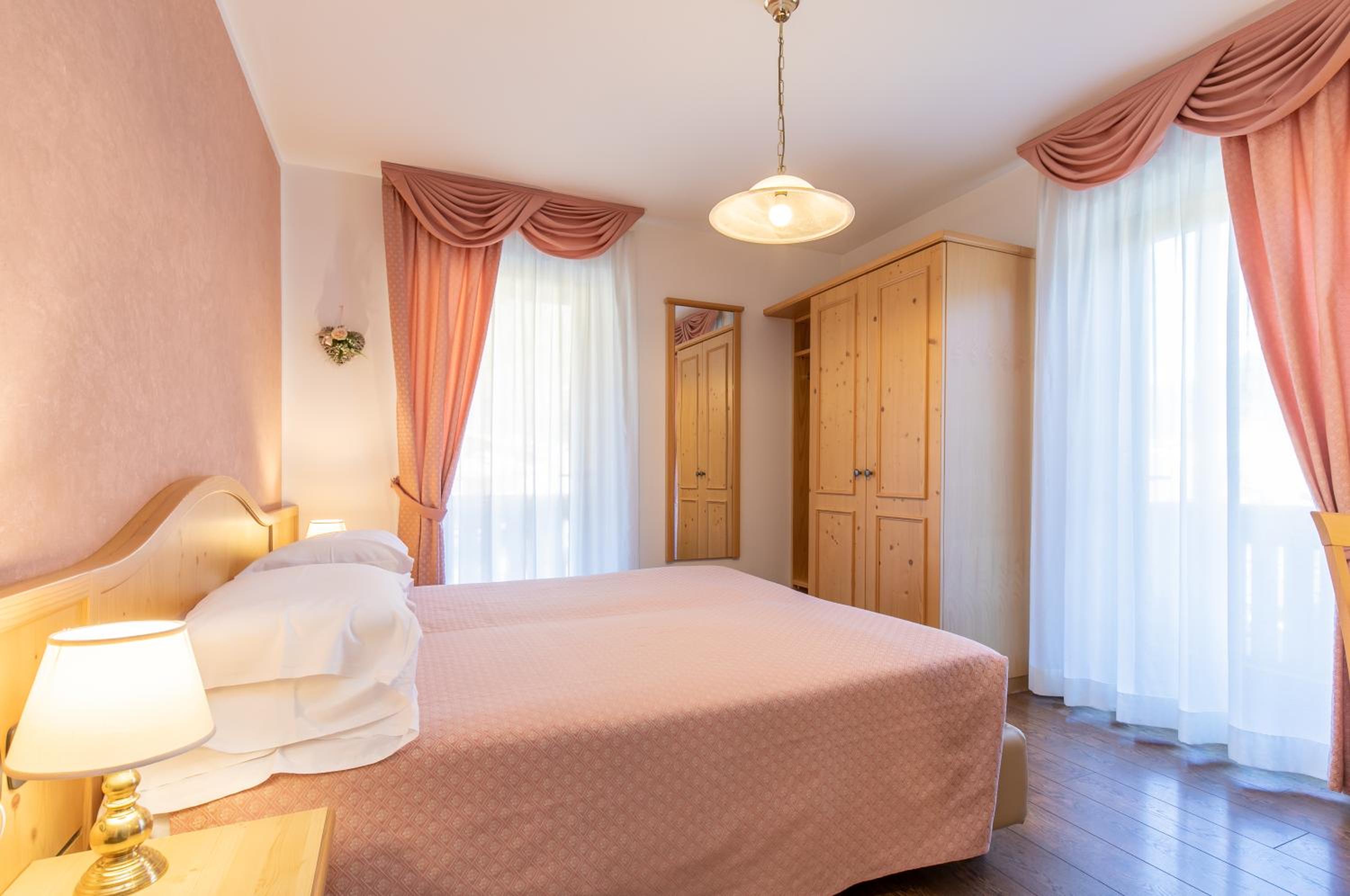 Standard Double or Twin Room with Balcony - Photo 3