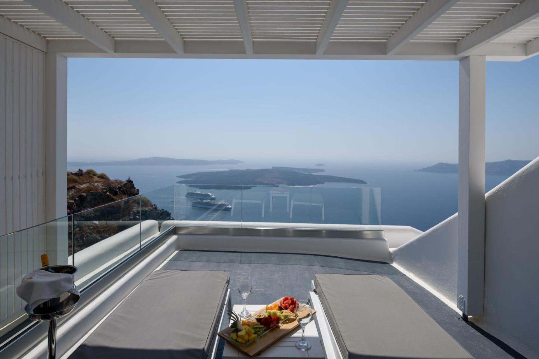 Honeymoon Suite with Hot Tub - Photo 9
