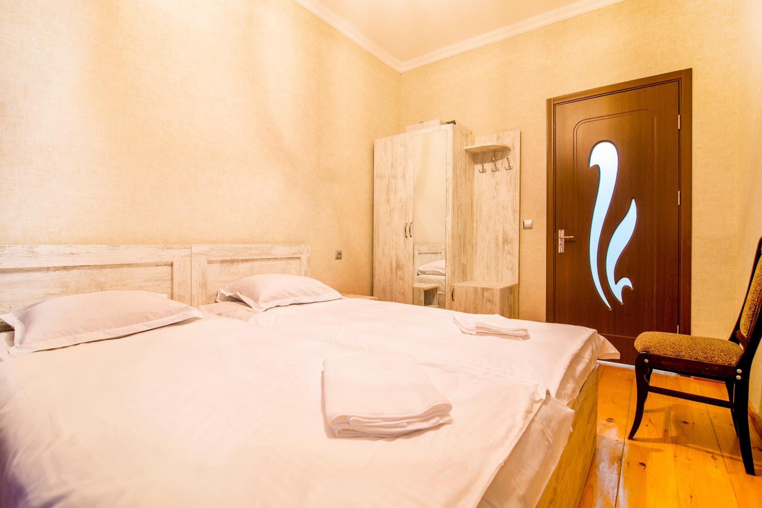 Standard Twin Room with Mountain View