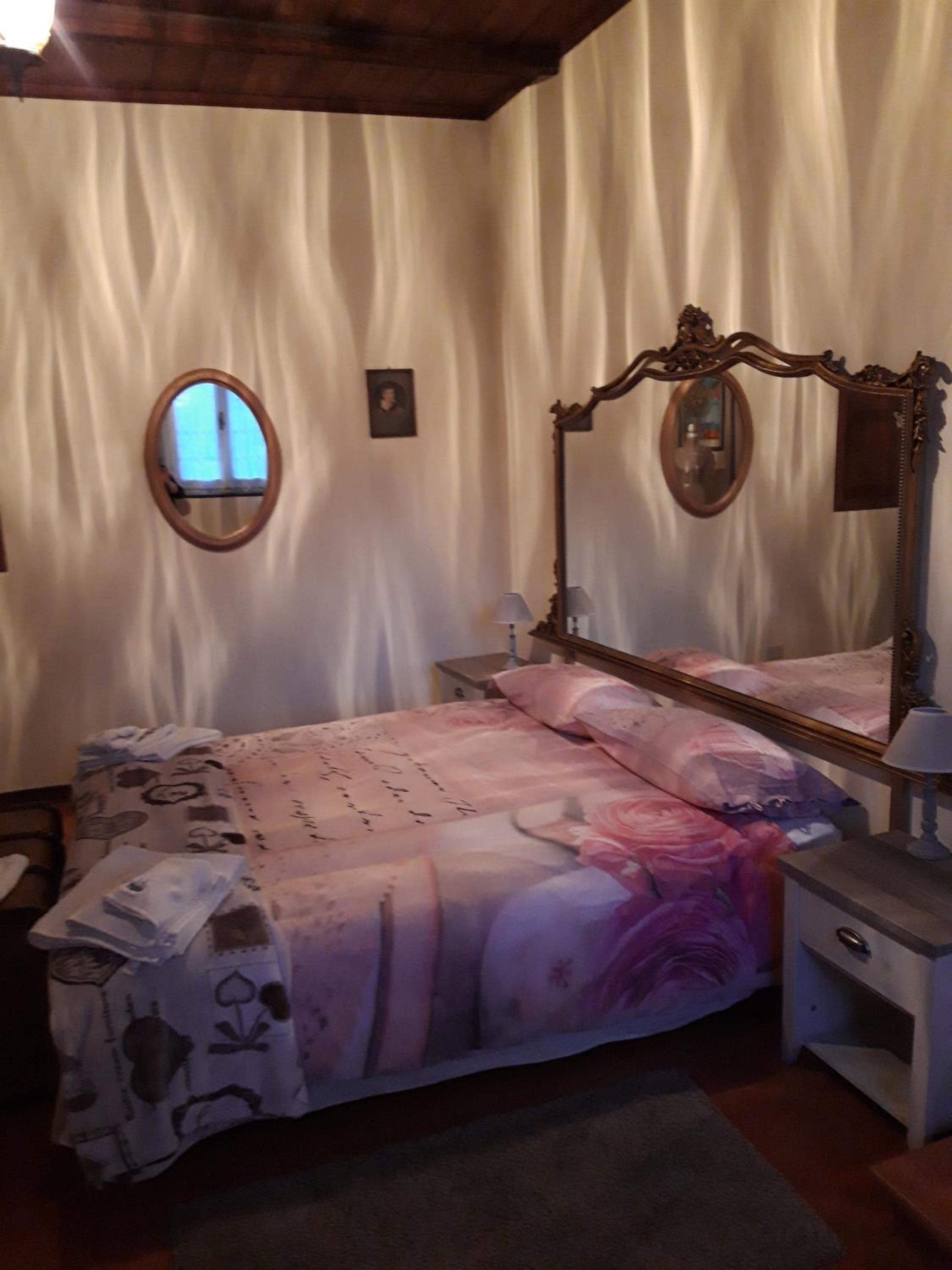 Large Double Room - Photo 1