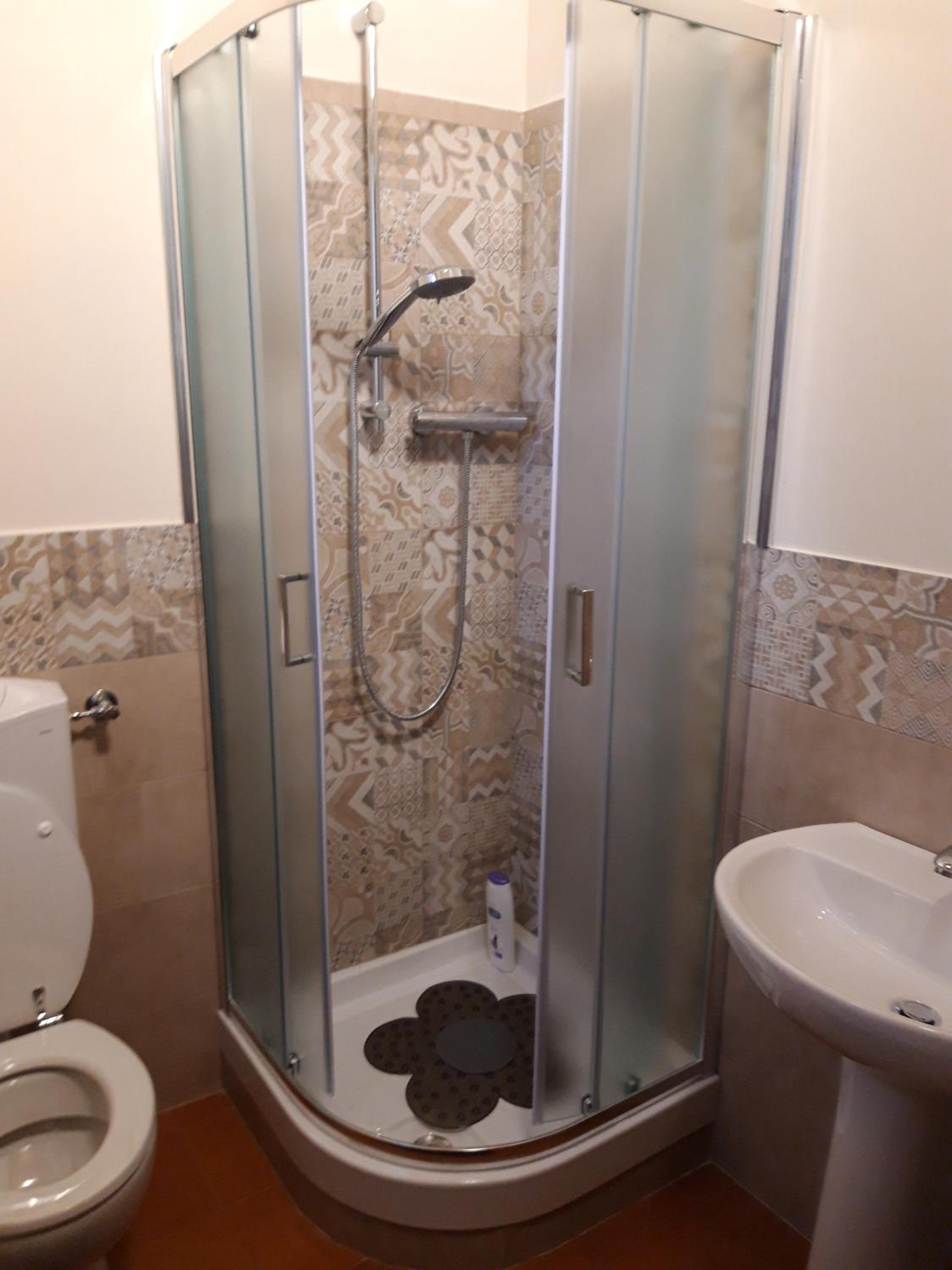Large Double Room - Photo 2