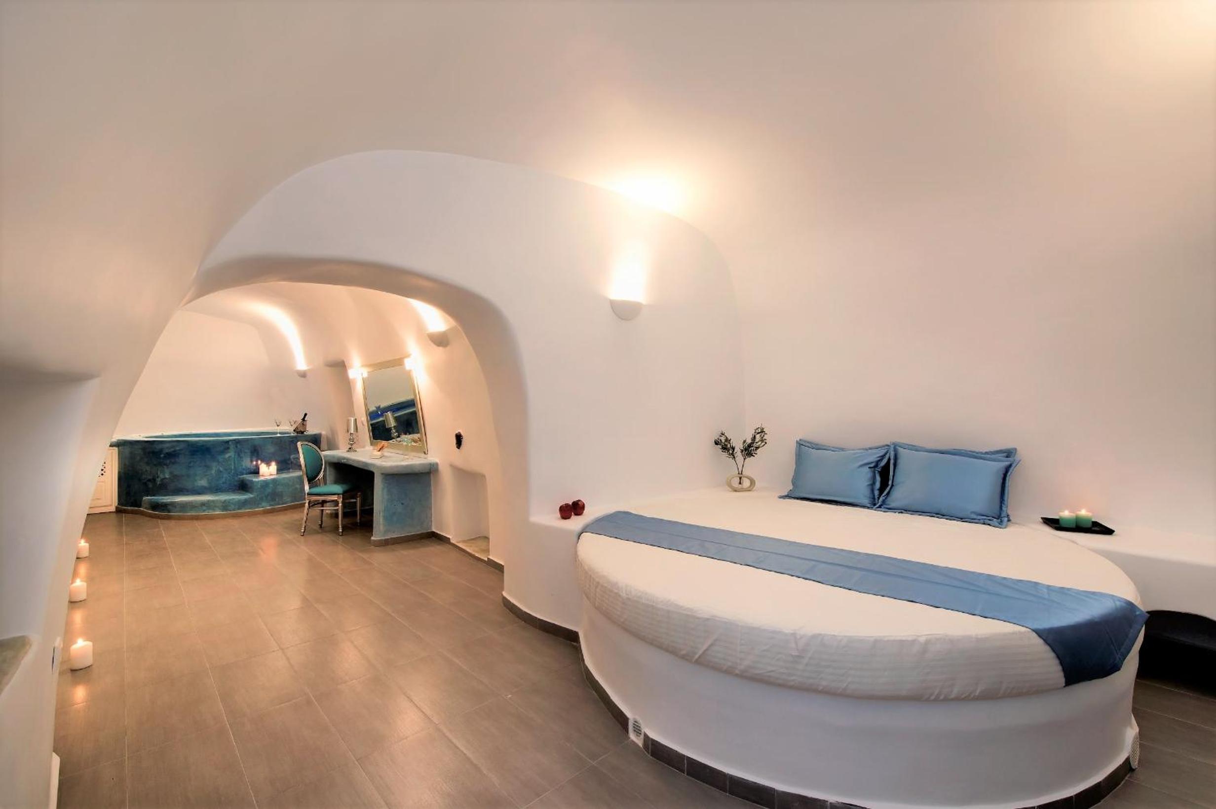Suite with Plunge Pool and Spa Bath - Photo 12