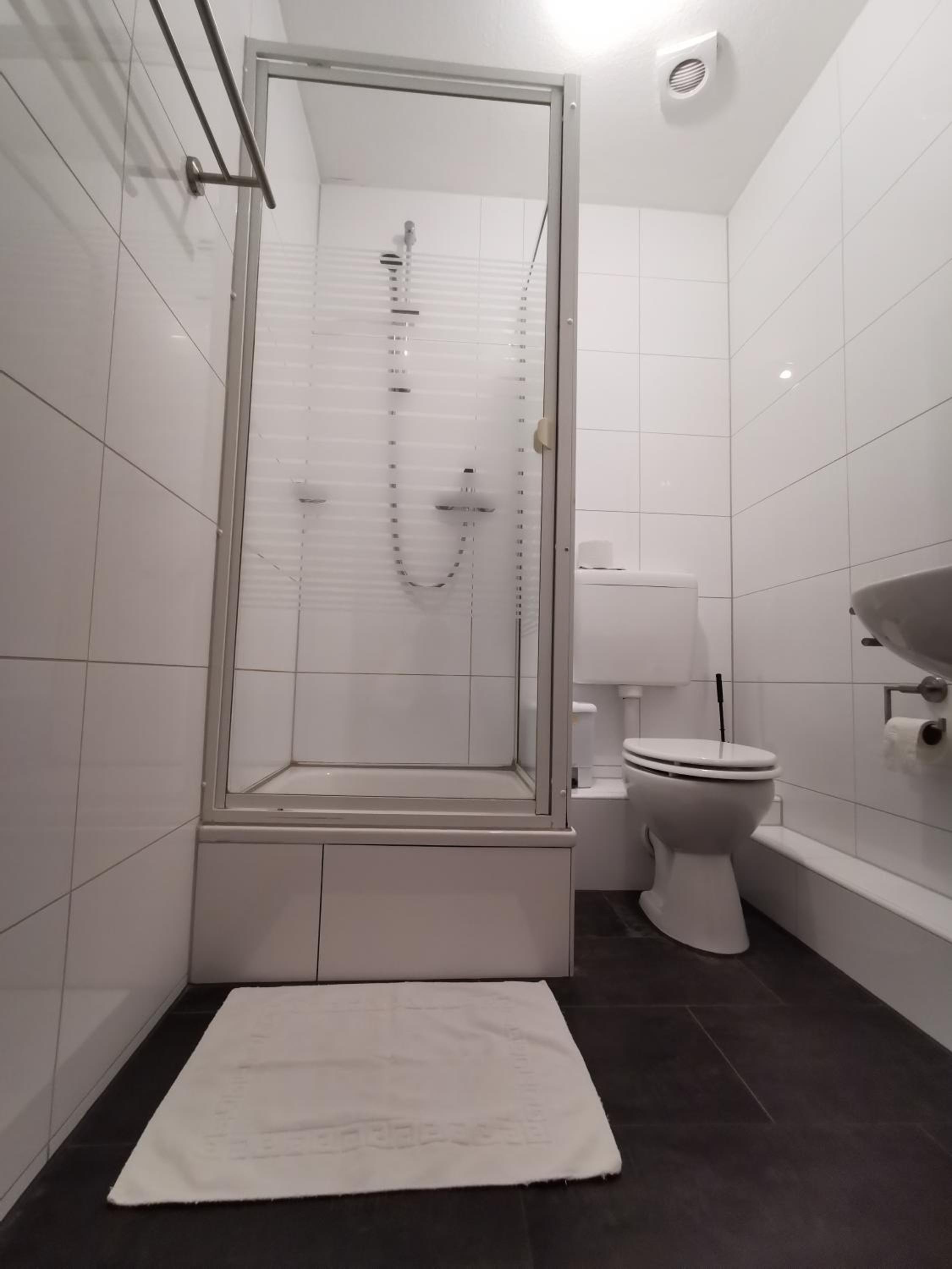 Double Room with Private Bathroom - Photo 7