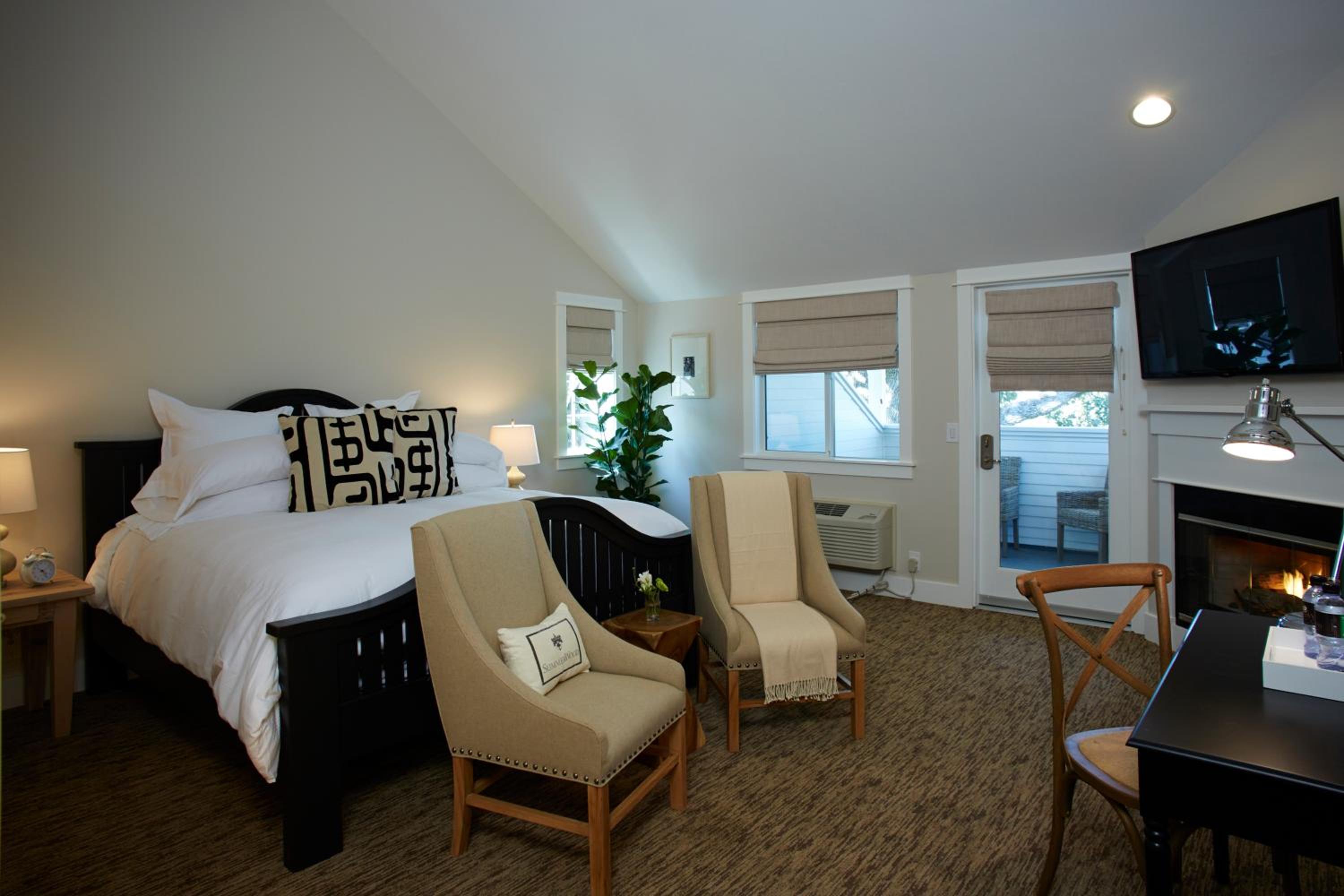Standard King Room photo 2