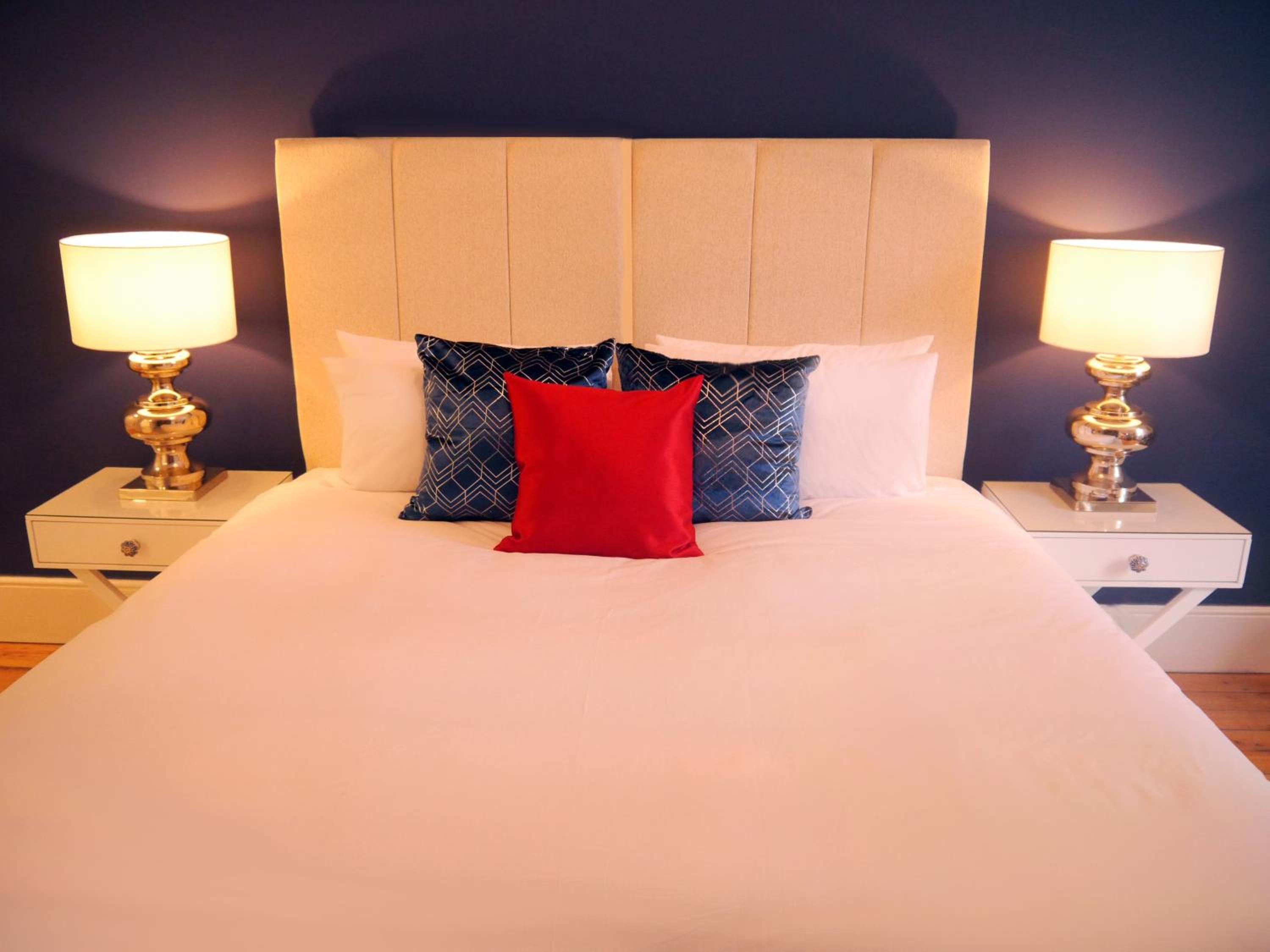 Deluxe Double Room with Bath - Photo 4