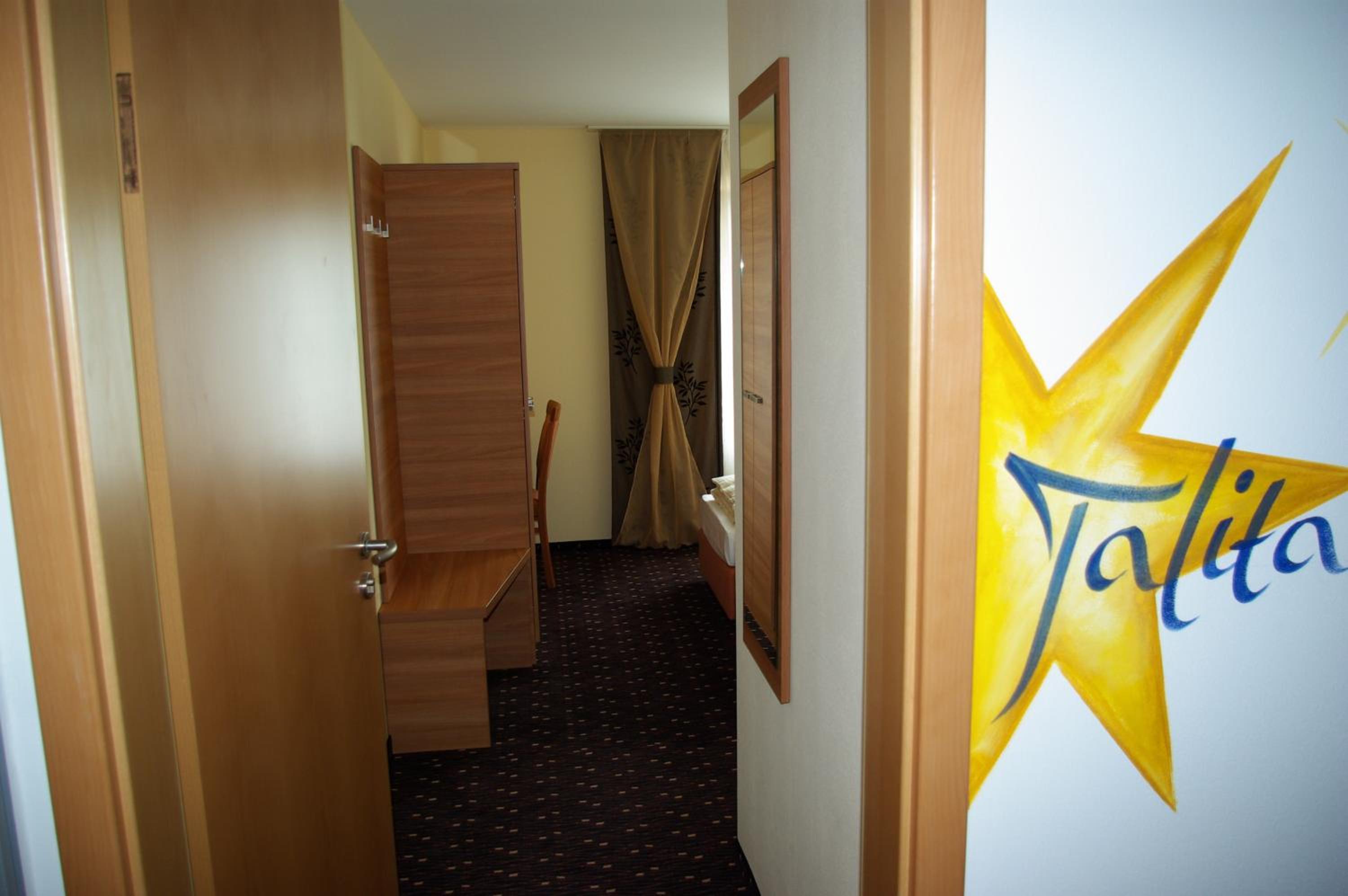 Double Room - Photo 3