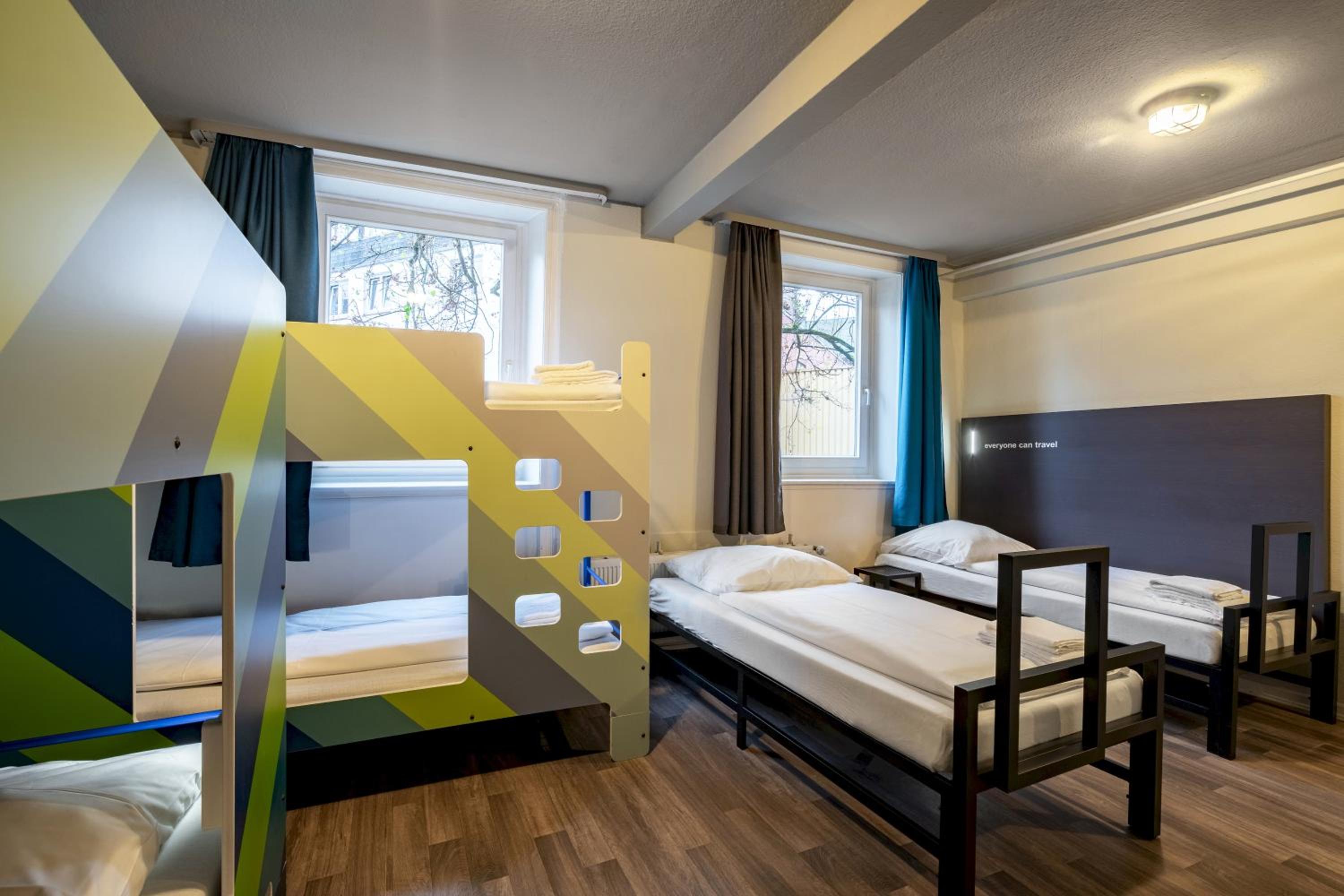 Six-Bed Room photo 2