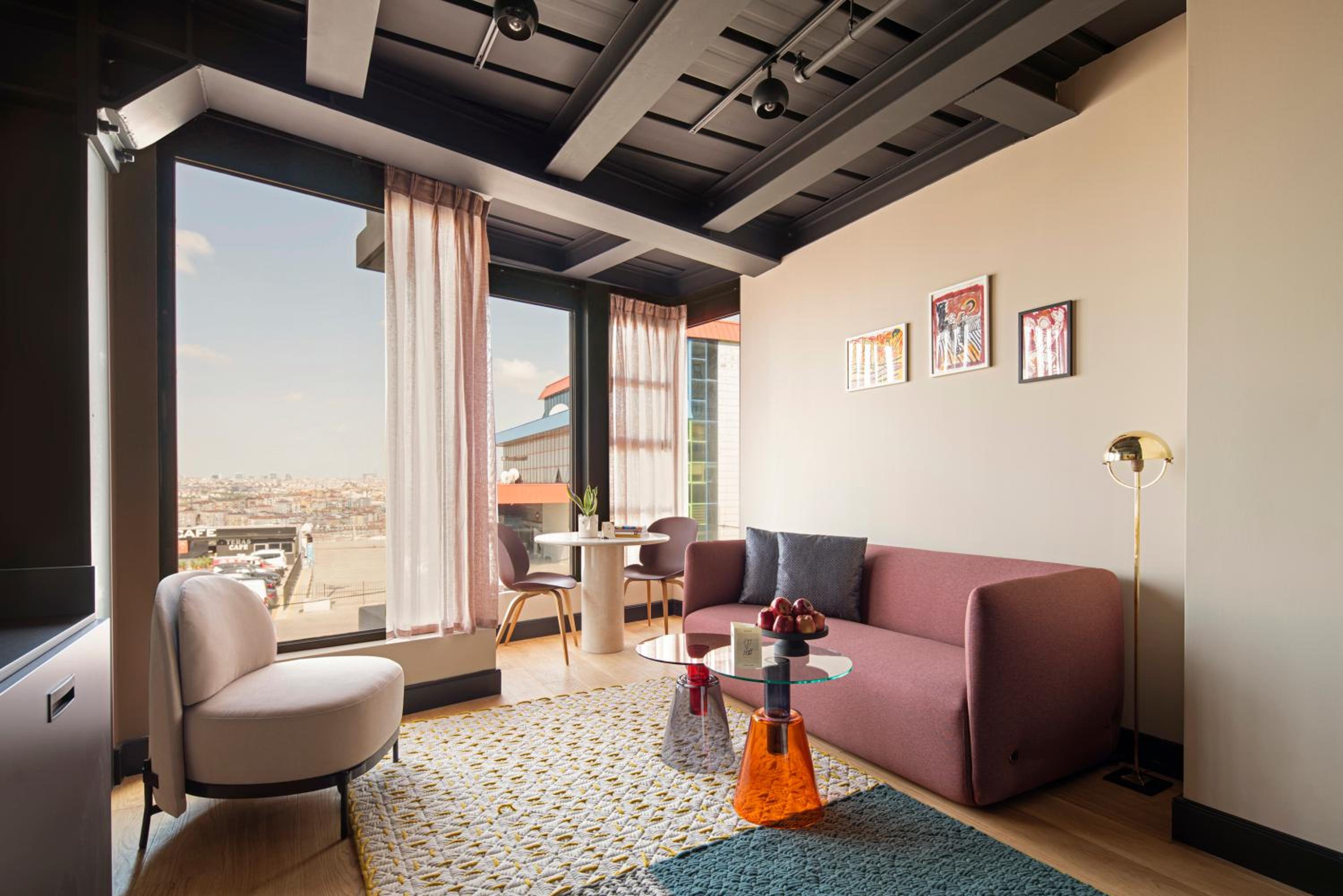 Two-Bedroom Apartment with City View photo 3