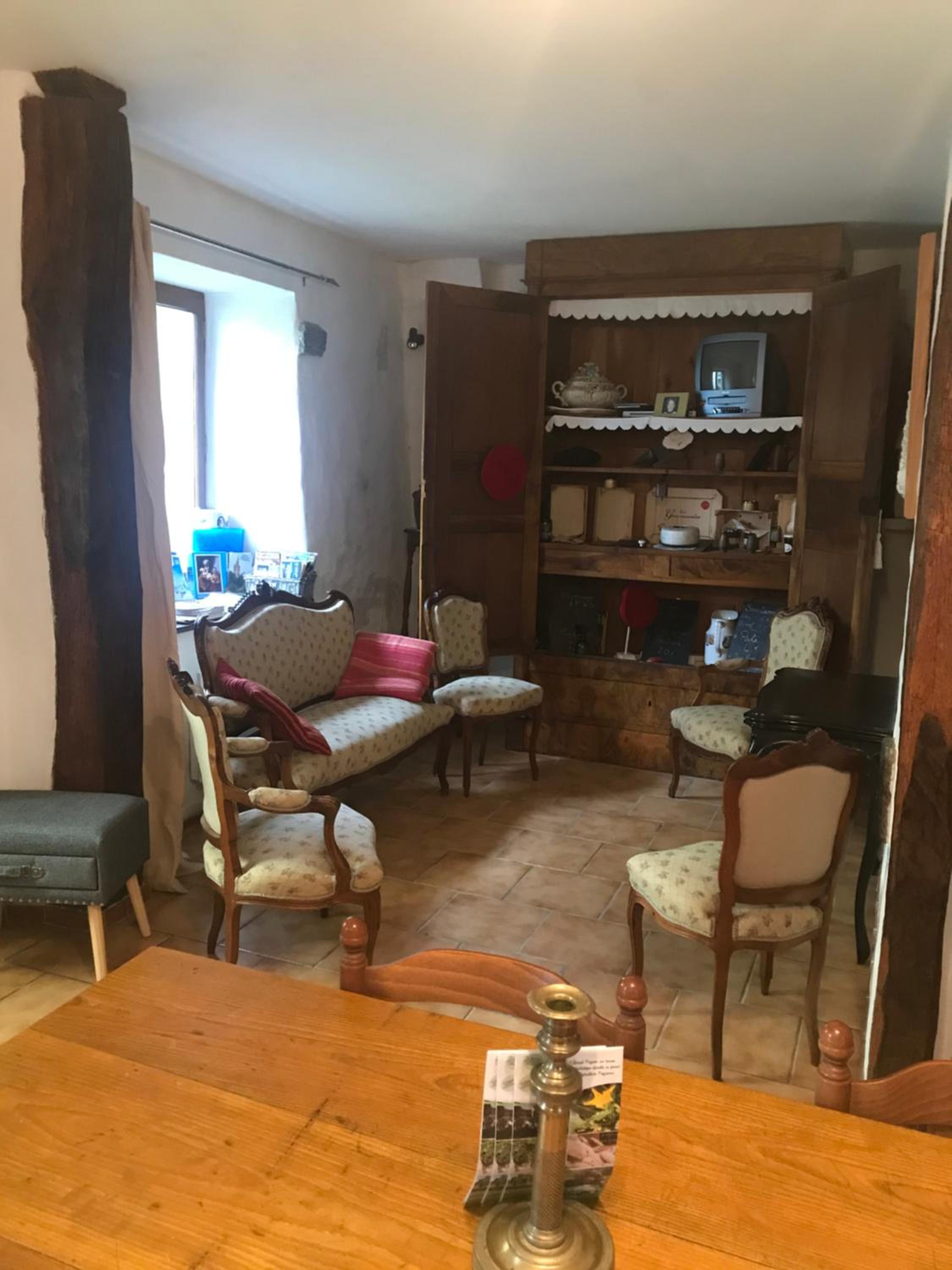 Small Double Room - Photo 9